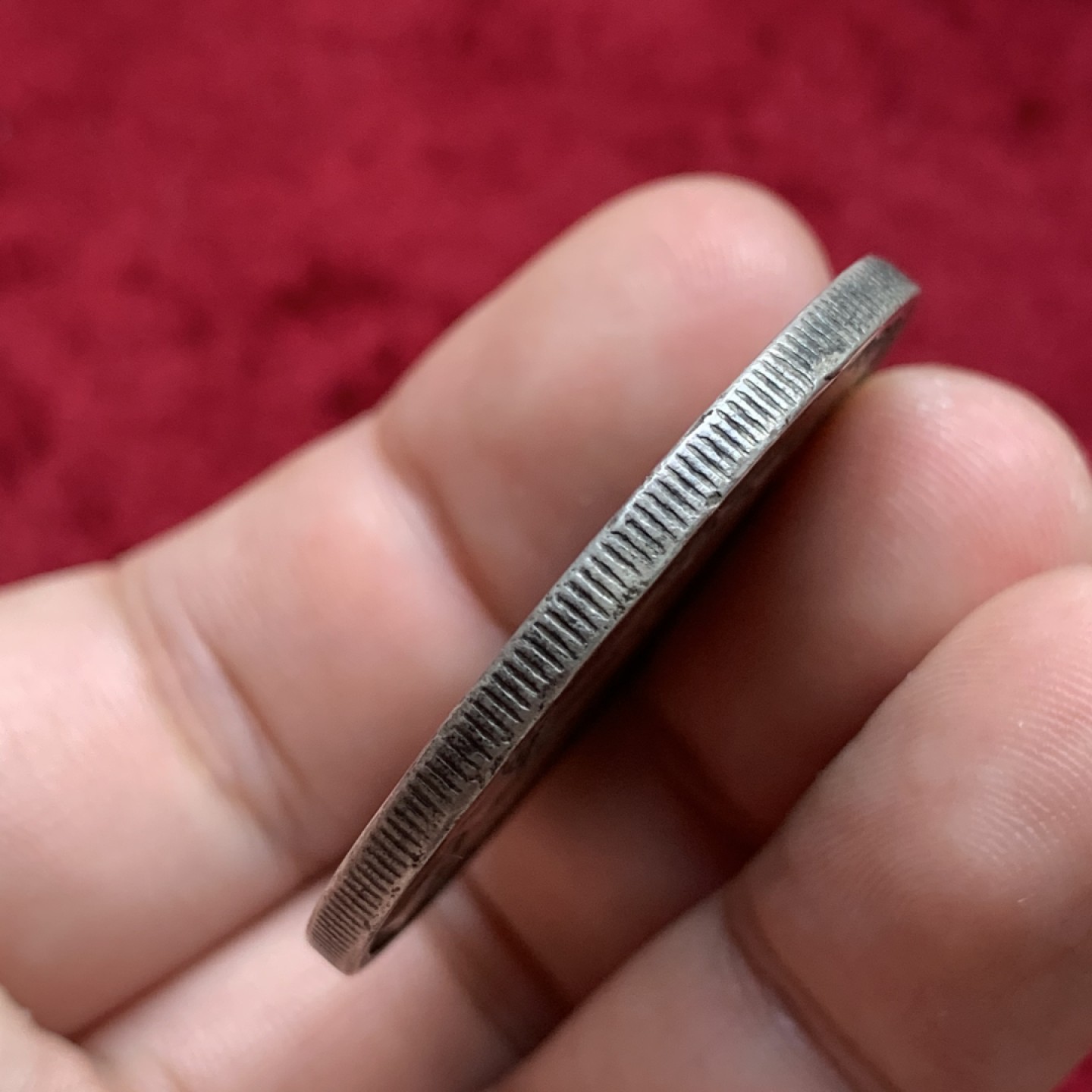 《竞宝斋》第76场-本周日，周一2场连拍（全场不限金额包邮） 英国 1892年 维多利亚 高冠版 克朗马剑银币 双面老包浆细节好