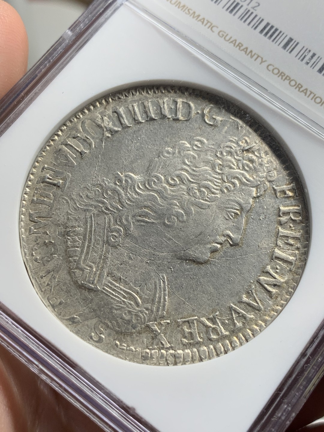 《竞宝斋》第76场-本周日，周一2场连拍（全场不限金额包邮） NGC AU58 1704年法国路易十四埃居 亚军分，黄油光深打无减重，这个版本全部是在旧币上重新压制，能有这个状态非常难得