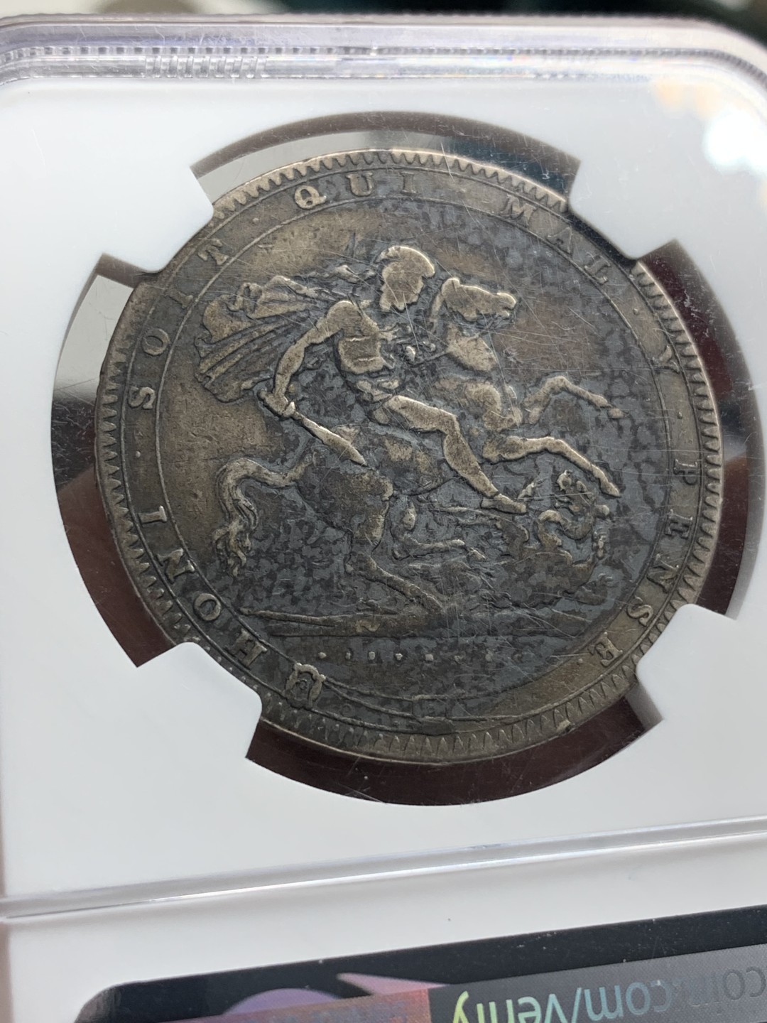 《竞宝斋》第76场-本周日，周一2场连拍（全场不限金额包邮） NGC 评级 英国 1819年 乔治三世 克朗 马剑银币 包浆太老了 双面非常的均匀