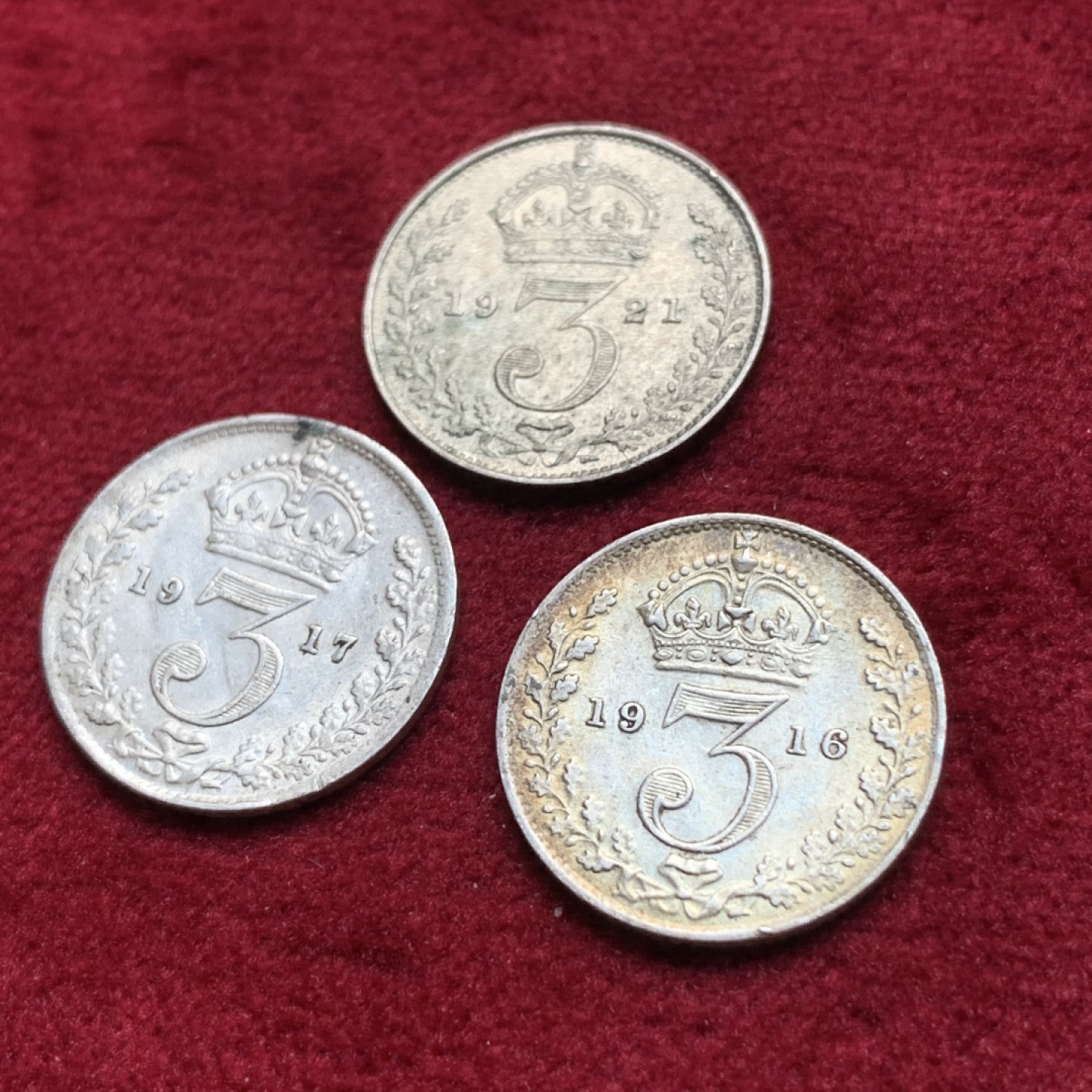 《竞宝斋》第76场-本周日，周一2场连拍（全场不限金额包邮） 三枚AU-UNC乔治五世三便士，2枚高银版  同批送评58分