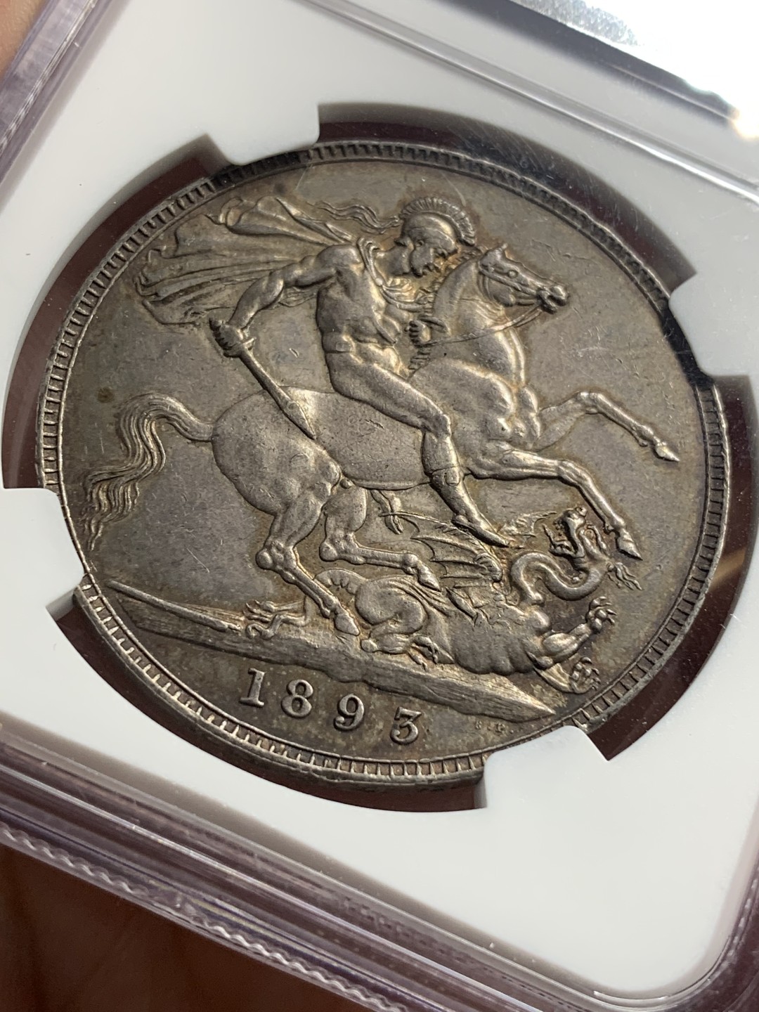 《竞宝斋》第76场-本周日，周一2场连拍（全场不限金额包邮） NGC-AU58 英国1893年马剑，原汁原味，包浆漂亮