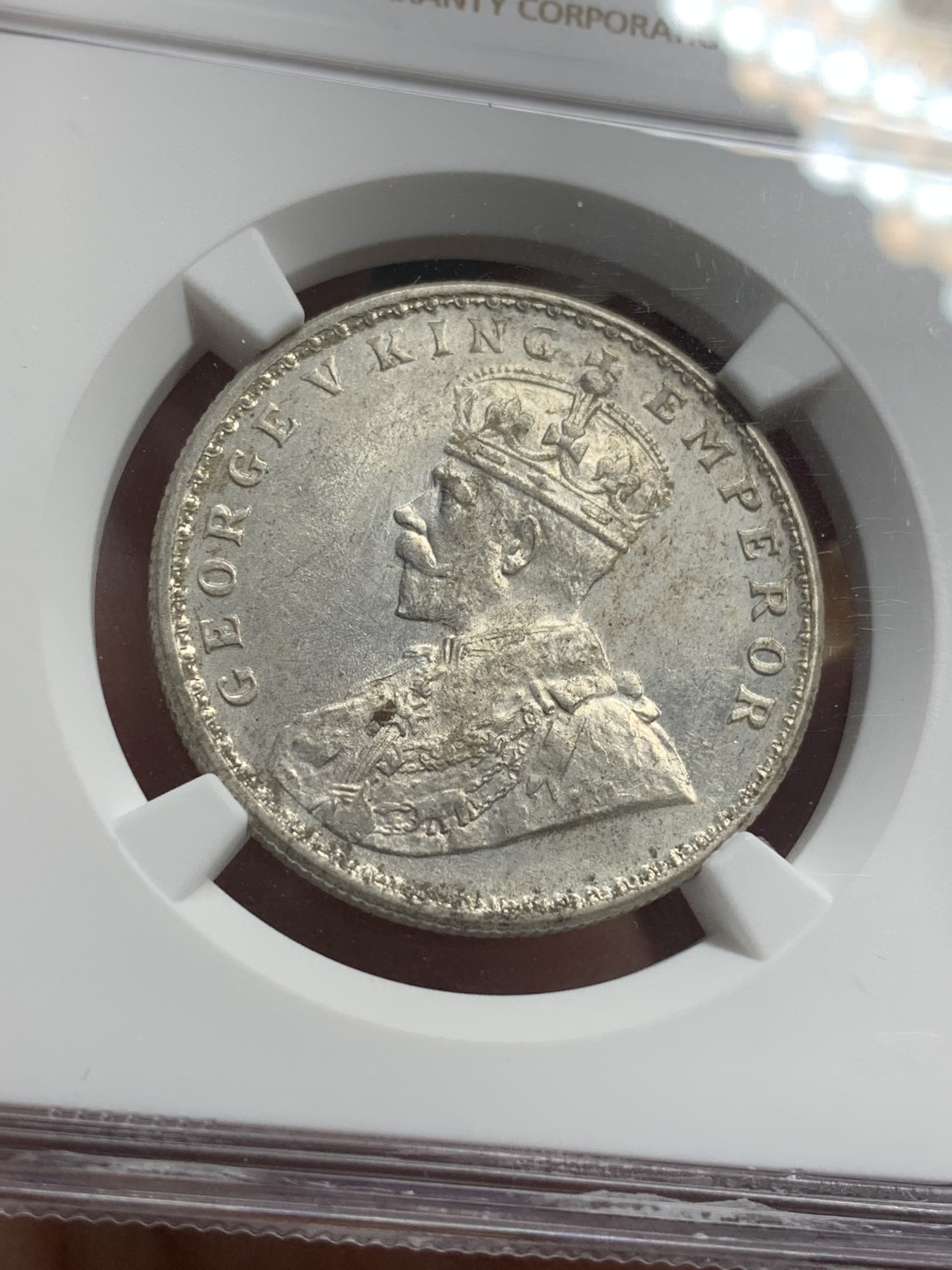 《竞宝斋》第76场-本周日，周一2场连拍（全场不限金额包邮） NGC MS62 印度 1919年 乔治五世一卢比银币 转光好品