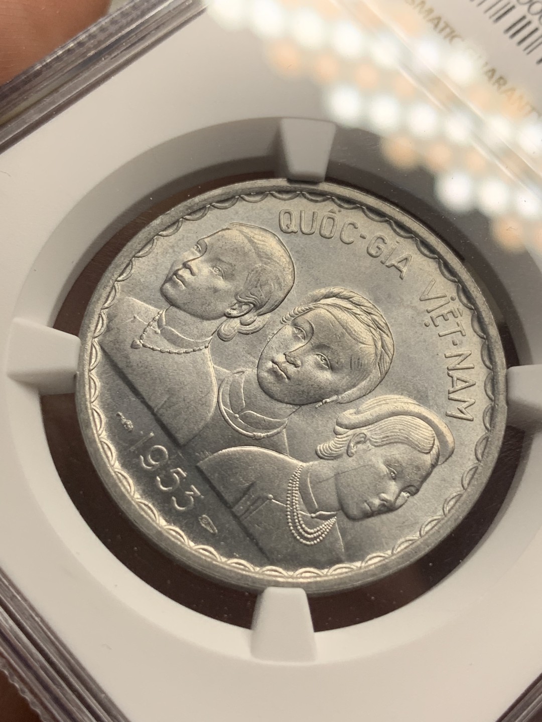 《竞宝斋》第76场-本周日，周一2场连拍（全场不限金额包邮） NGC MS65 越南/南越1953年50XU三姐妹双龙大铝币，高分热门品种，强转光品相完美