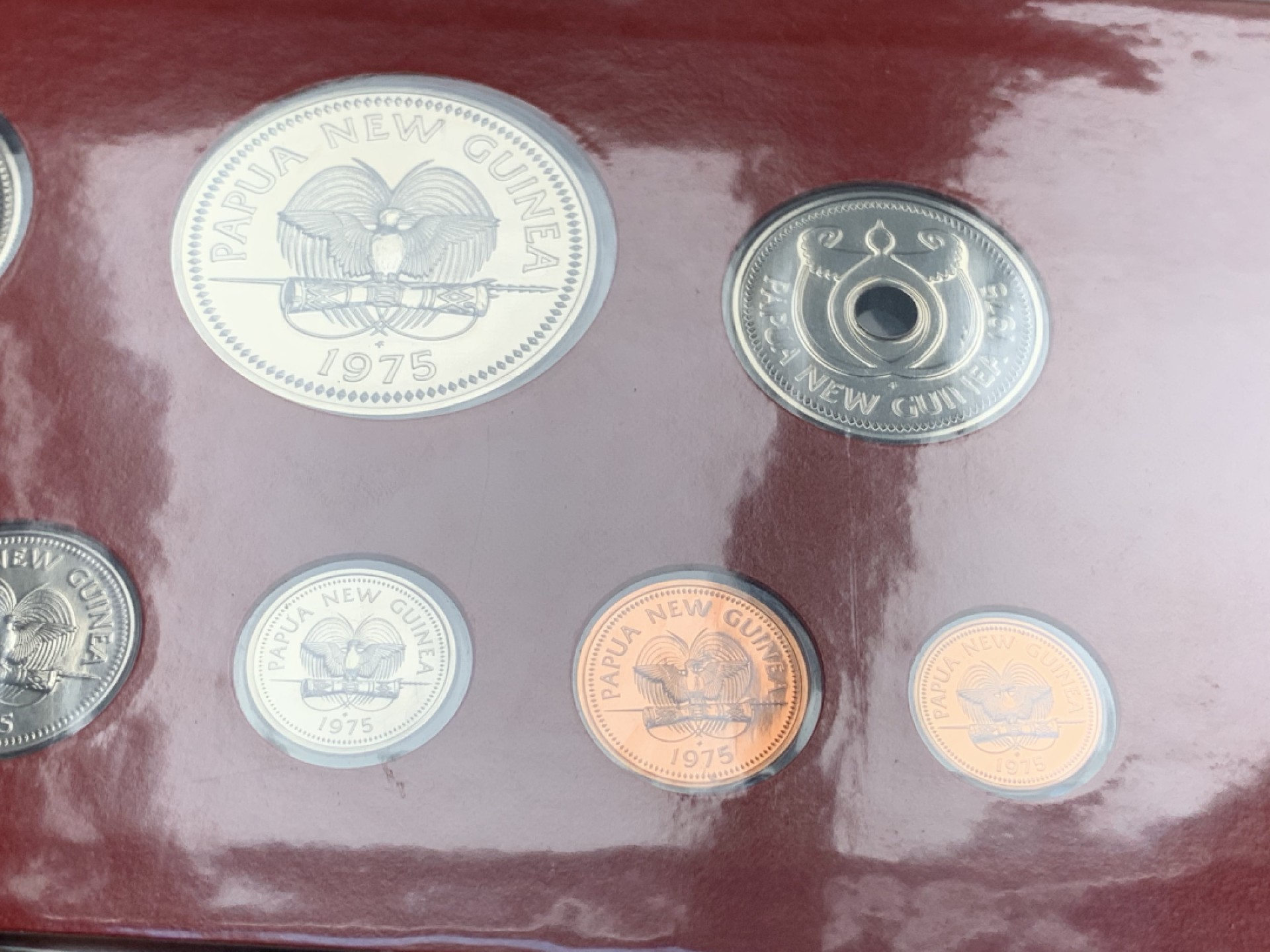 《竞宝斋》第76场-本周日，周一2场连拍（全场不限金额包邮） 巴布亚新几内亚1975年清年份官方原装套币全套BU