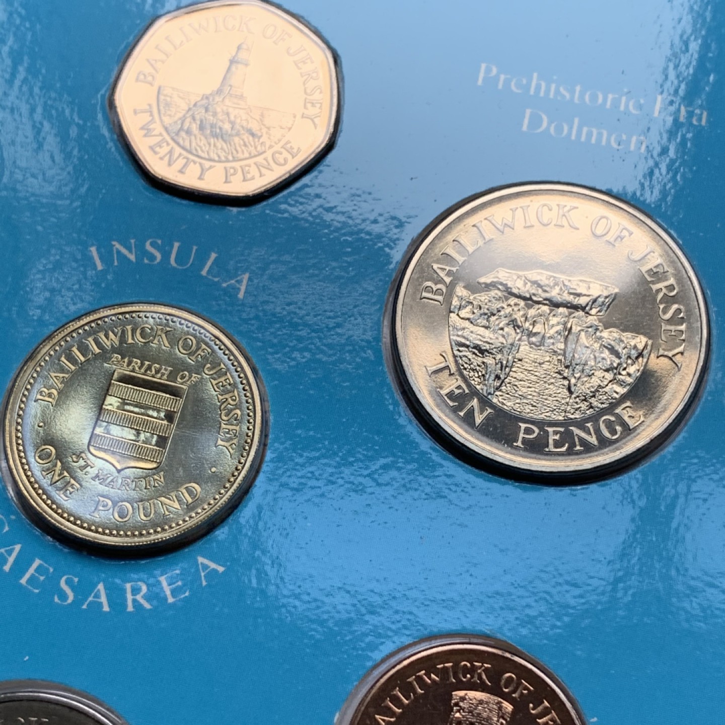 《竞宝斋》第76场-本周日，周一2场连拍（全场不限金额包邮） 泽西岛1987年清年份官方原装套币全套BU，KM#MS4