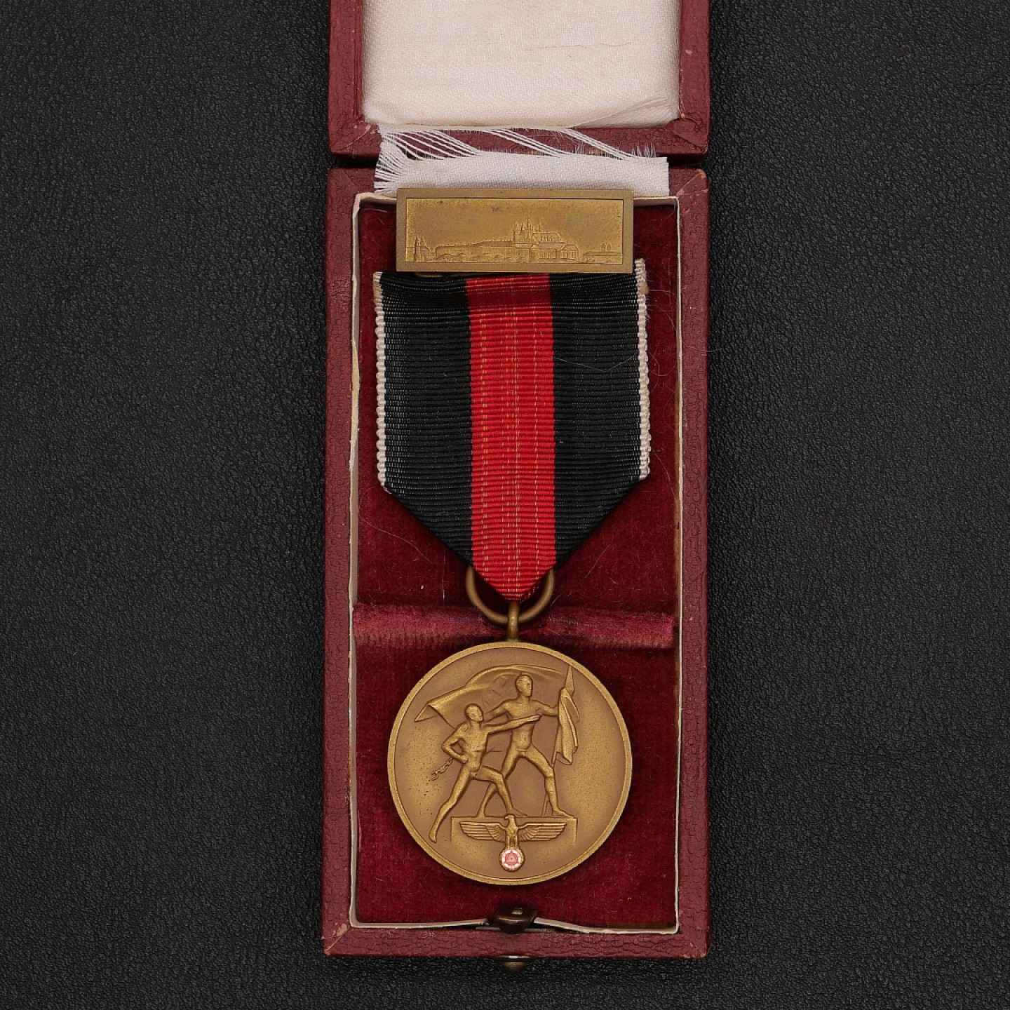 勋章奖章交易所7月23日拍卖 原盒德国苏台德合并奖章（配布拉格城堡勋饰）