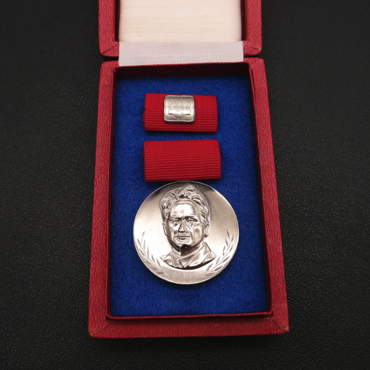 勋章奖章交易所7月23日拍卖 东德银级赫克特奖章