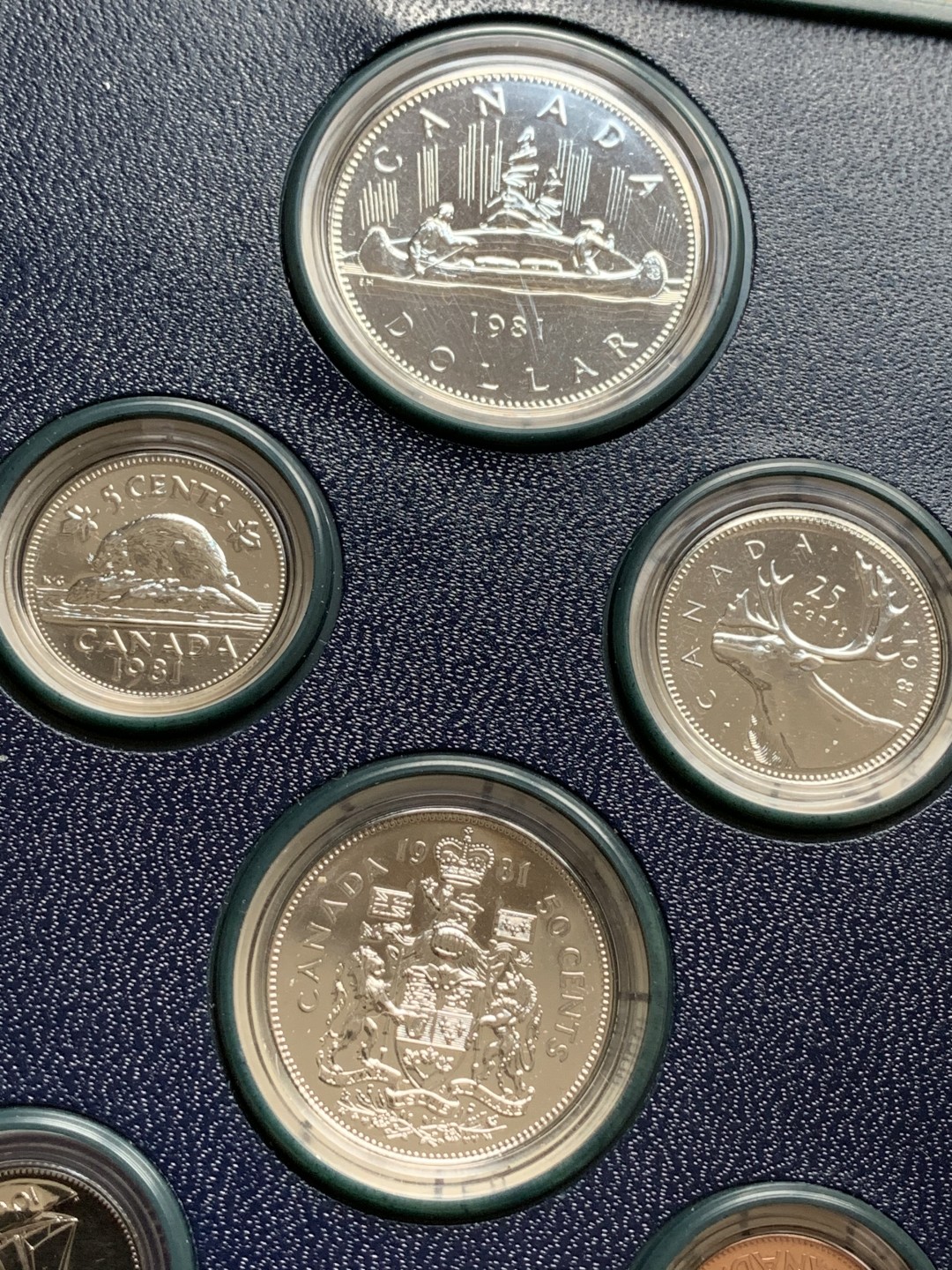 《竞宝斋》第76场-本周日，周一2场连拍（全场不限金额包邮） 加拿大1981年清年份官方原装套币全套BU