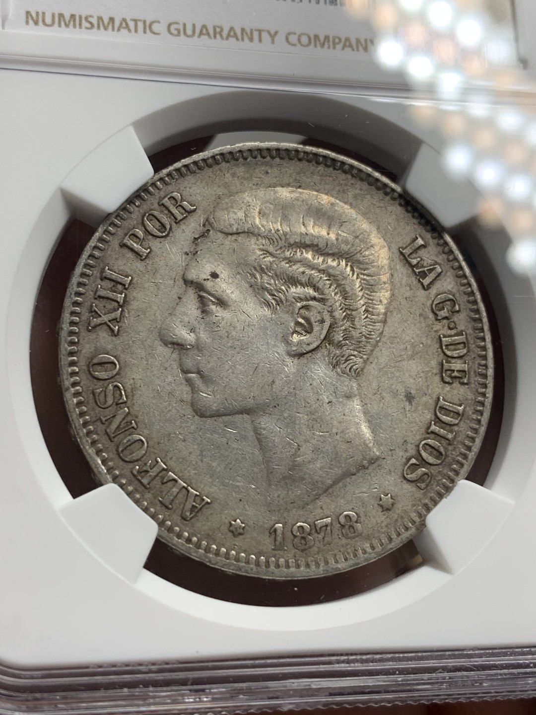 《竞宝斋》第76场-本周日，周一2场连拍（全场不限金额包邮） NGC-XF 西班牙1878年 阿方索十二世 5比塞塔双柱 大银币 有小戳 细节都不错