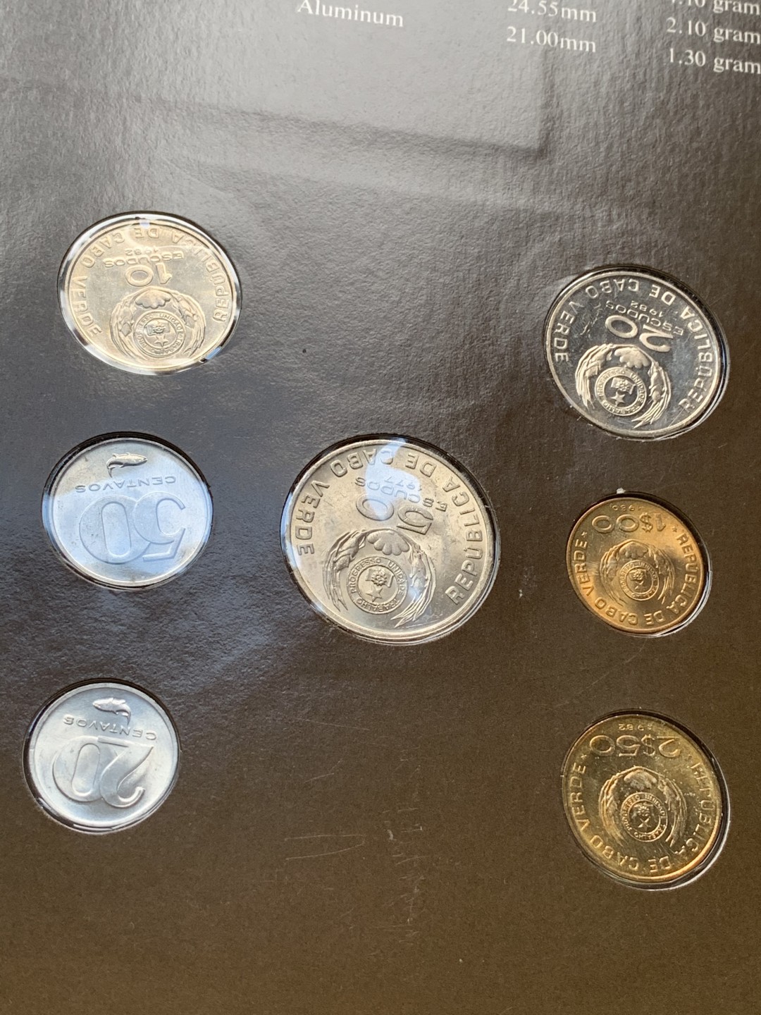 《竞宝斋》第76场-本周日，周一2场连拍（全场不限金额包邮） 3套一组 佛得角套币UNC共7枚+福克兰群岛1987年清年份套币全套+根西岛1985年清年份全套，富兰克林精选品种