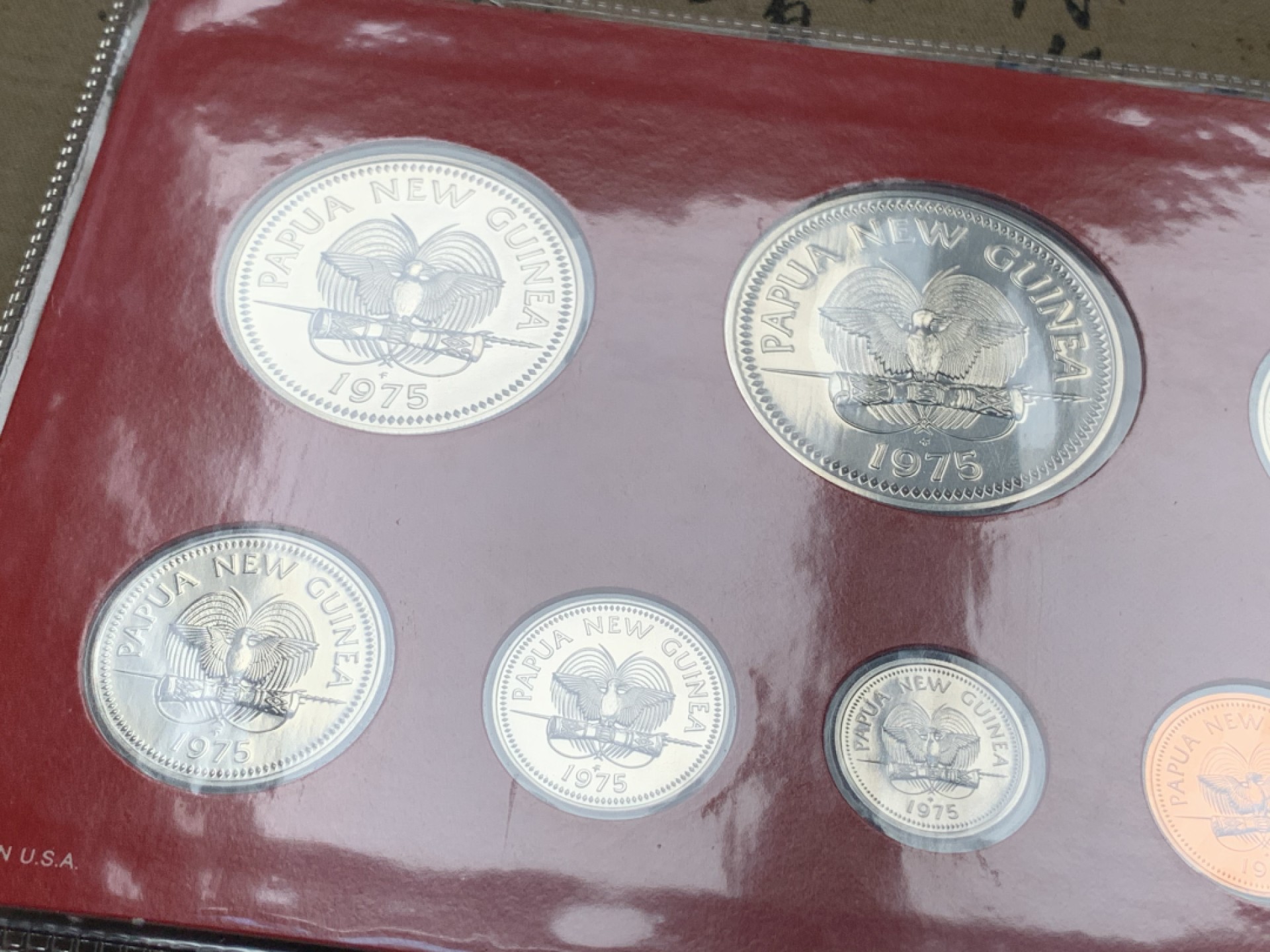 《竞宝斋》第76场-本周日，周一2场连拍（全场不限金额包邮） 巴布亚新几内亚1975年清年份官方原装套币全套BU