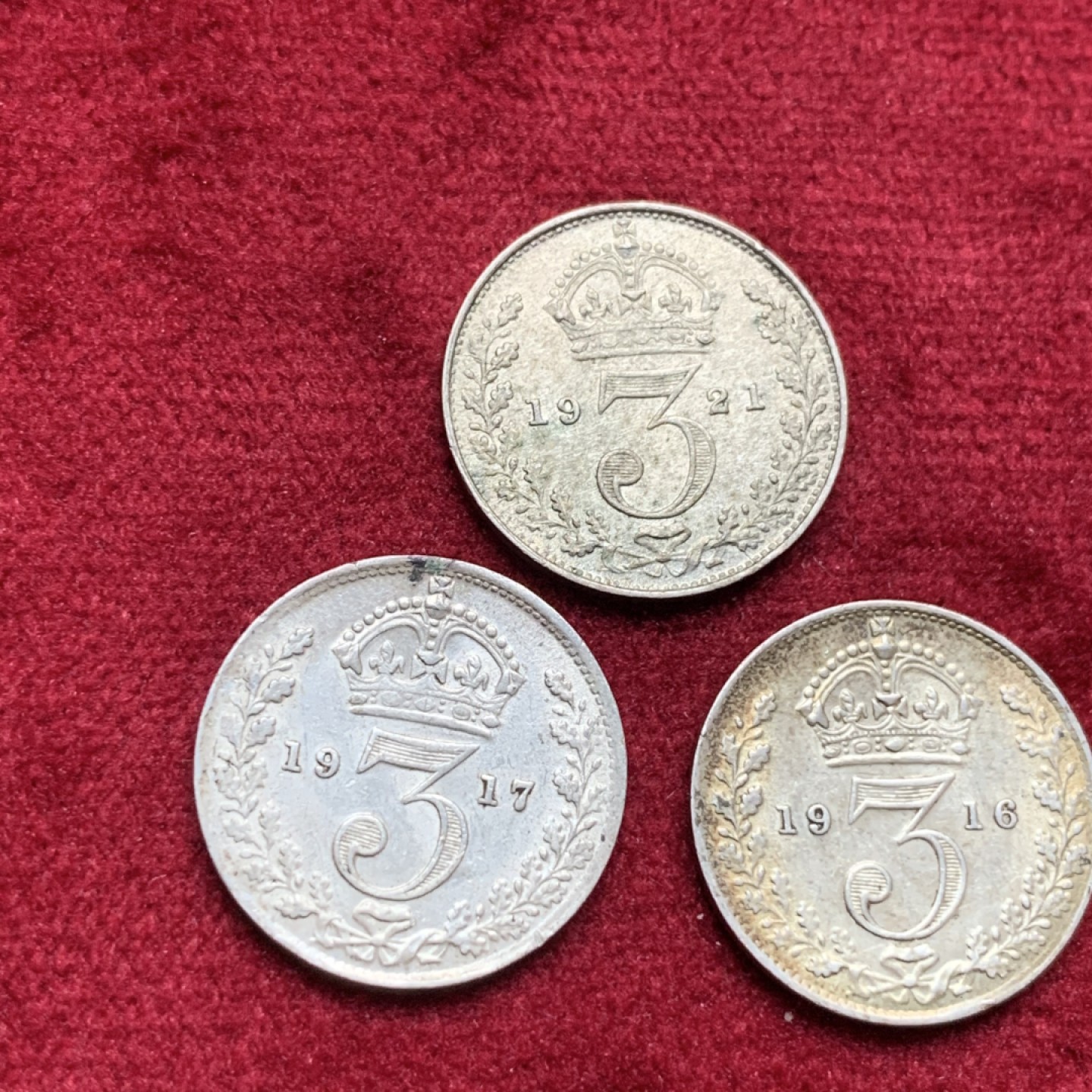 《竞宝斋》第76场-本周日，周一2场连拍（全场不限金额包邮） 三枚AU-UNC乔治五世三便士，2枚高银版  同批送评58分