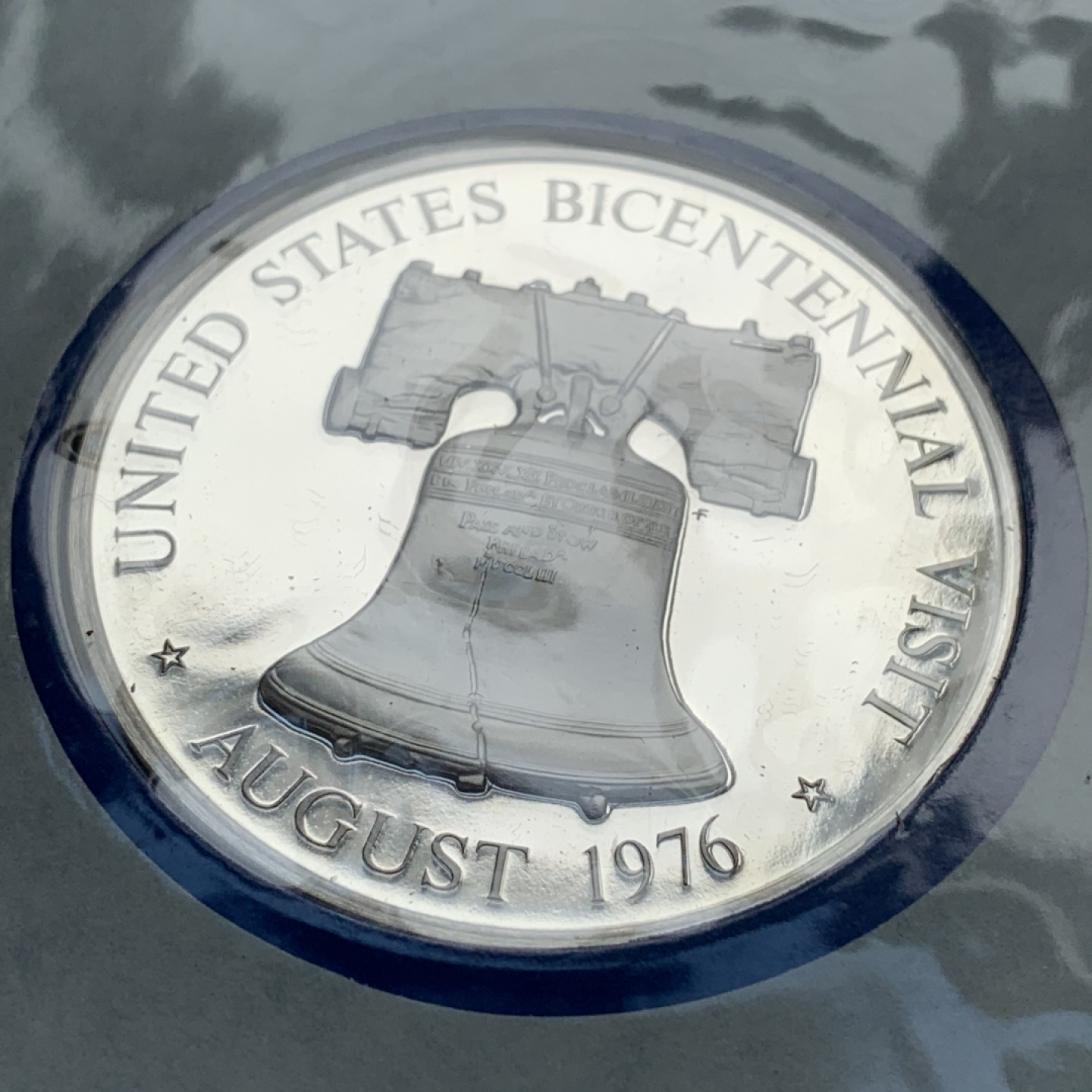 《竞宝斋》第76场-本周日，周一2场连拍（全场不限金额包邮） PROOF原包装证书芬兰1976年总统访美纪念银章  50g多