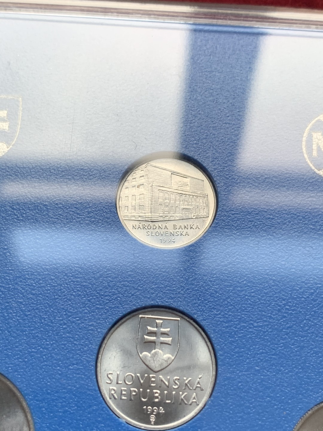 《竞宝斋》第76场-本周日，周一2场连拍（全场不限金额包邮） 原包装斯洛伐克1994年7枚套币带纪念章一枚