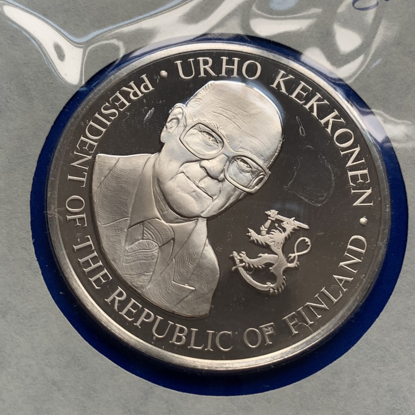 《竞宝斋》第76场-本周日，周一2场连拍（全场不限金额包邮） PROOF原包装证书芬兰1976年总统访美纪念银章  50g多