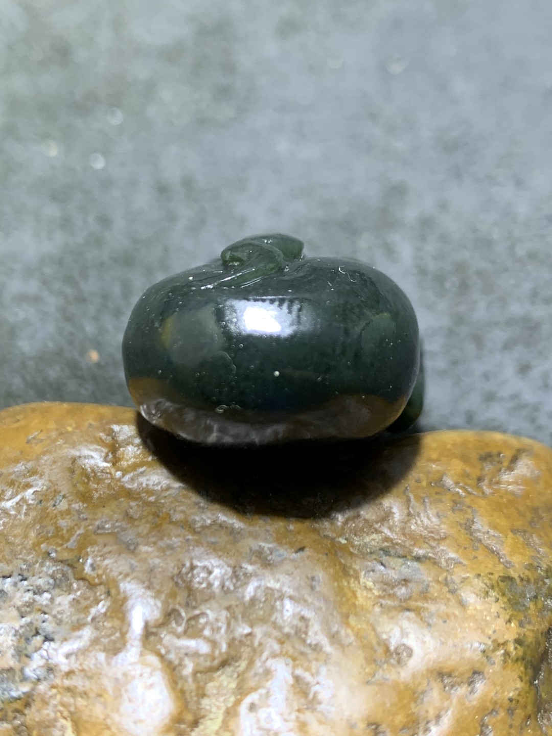 天然新疆和田青玉雕颗葫芦猴一个，寓意（福禄侯）