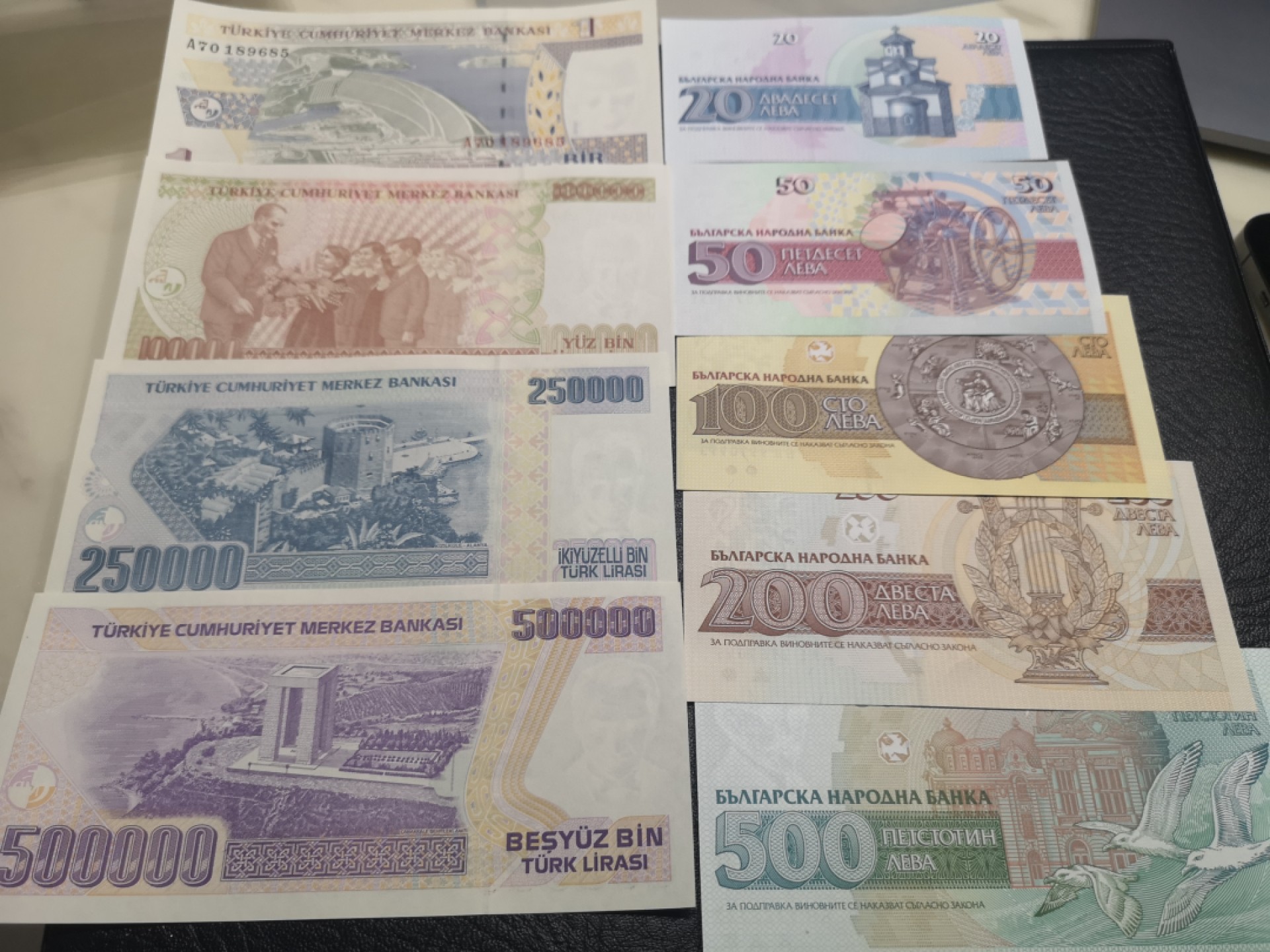 《外钞收藏家》第一百九十期 土耳其4张、保加利亚5张 全新UNC