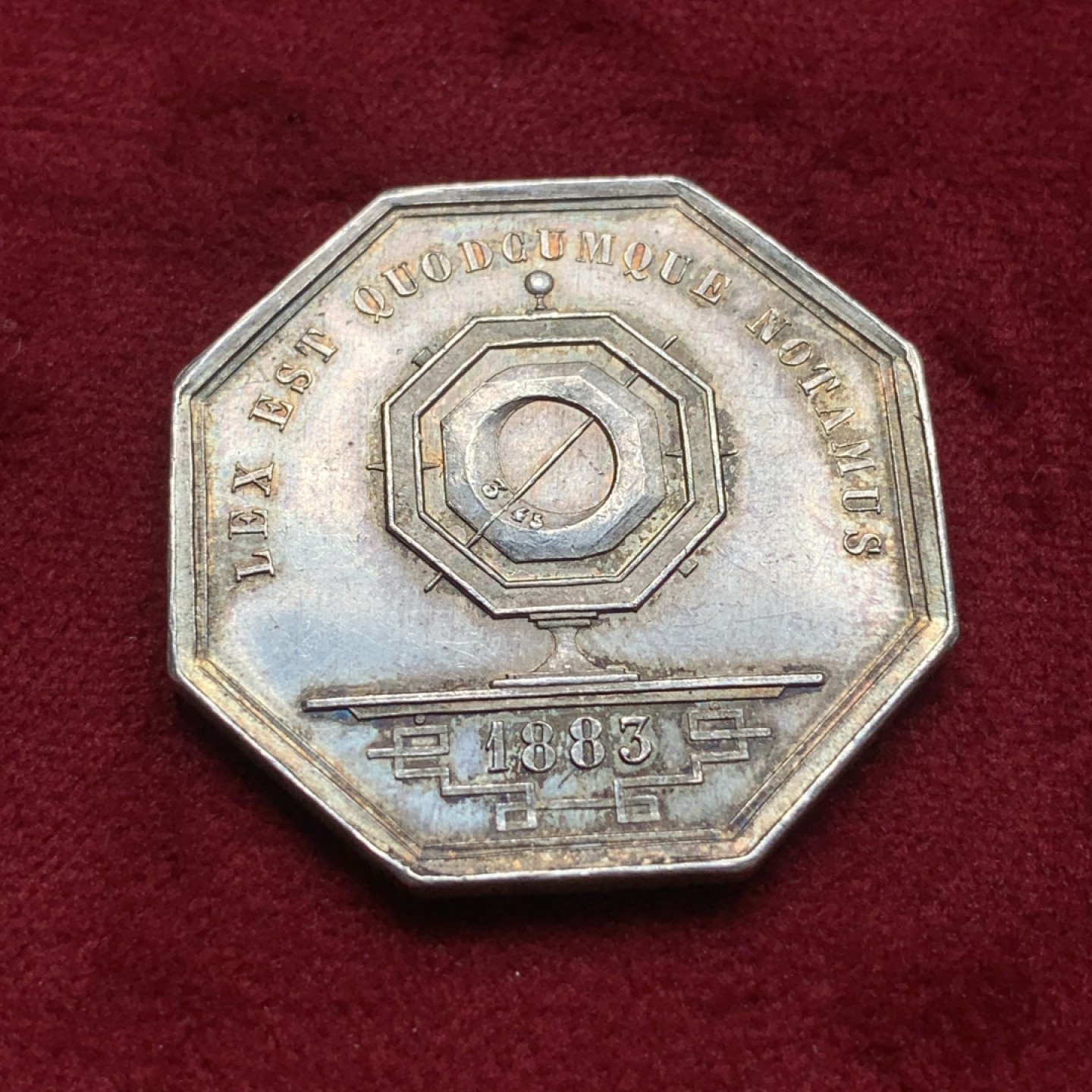 《竞宝斋》第76场-本周日，周一2场连拍（全场不限金额包邮） 法国1883年里昂公证处宪法握手版八角银章，13.8克33mm丰饶角AR边铭