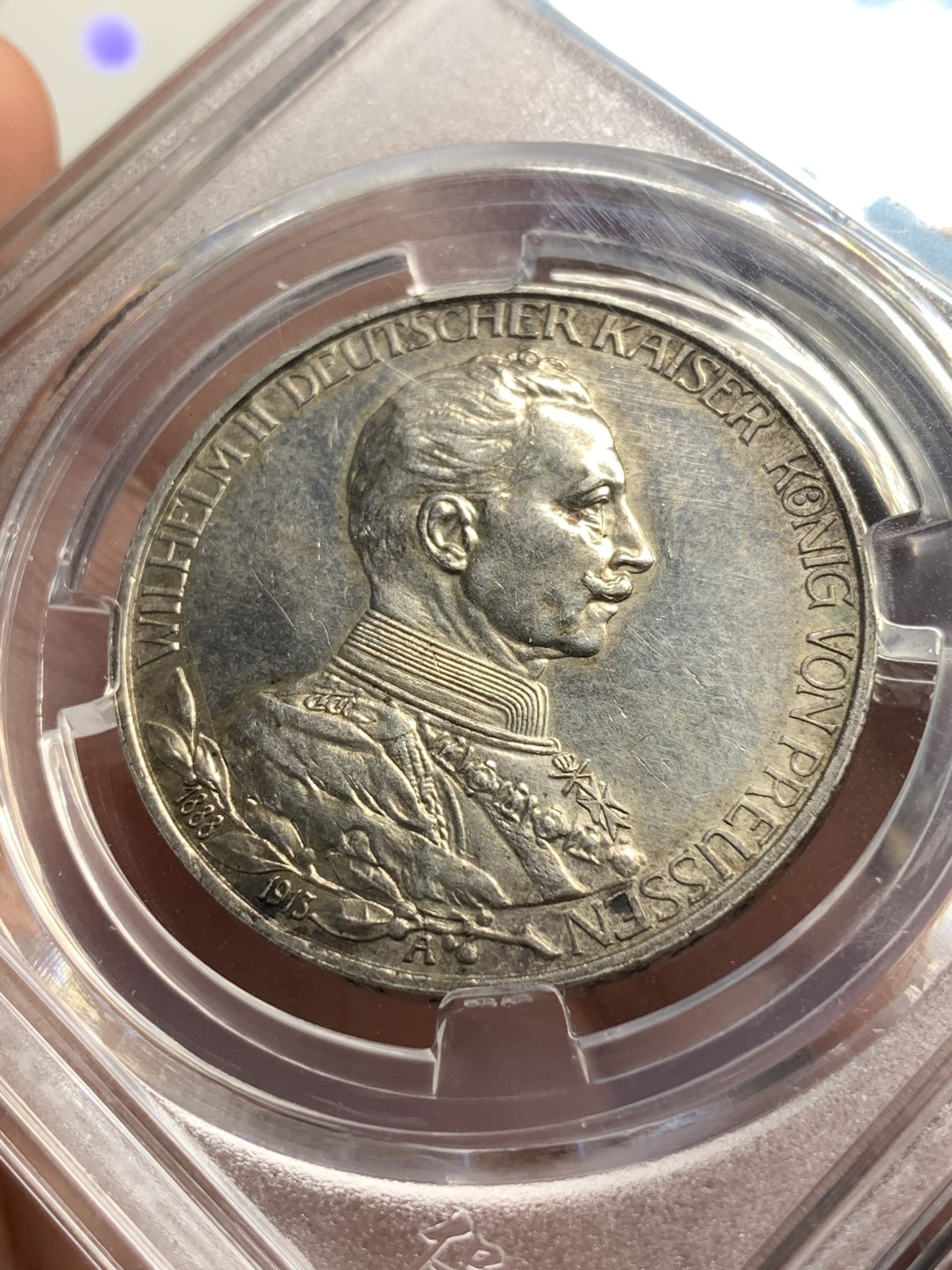 《竞宝斋》第76场-本周日，周一2场连拍（全场不限金额包邮） 保粹 MS61 德国 1913年 普鲁士 威廉二世 登基25周年，3马克 花枝版。背带原光。