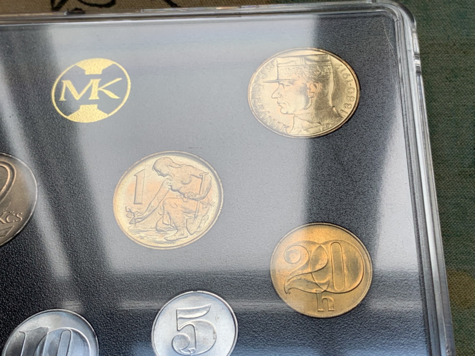 《竞宝斋》第76场-本周日，周一2场连拍（全场不限金额包邮） 捷克斯洛伐克1991年官方原封套币，1哈莱-10克朗，BU好品！