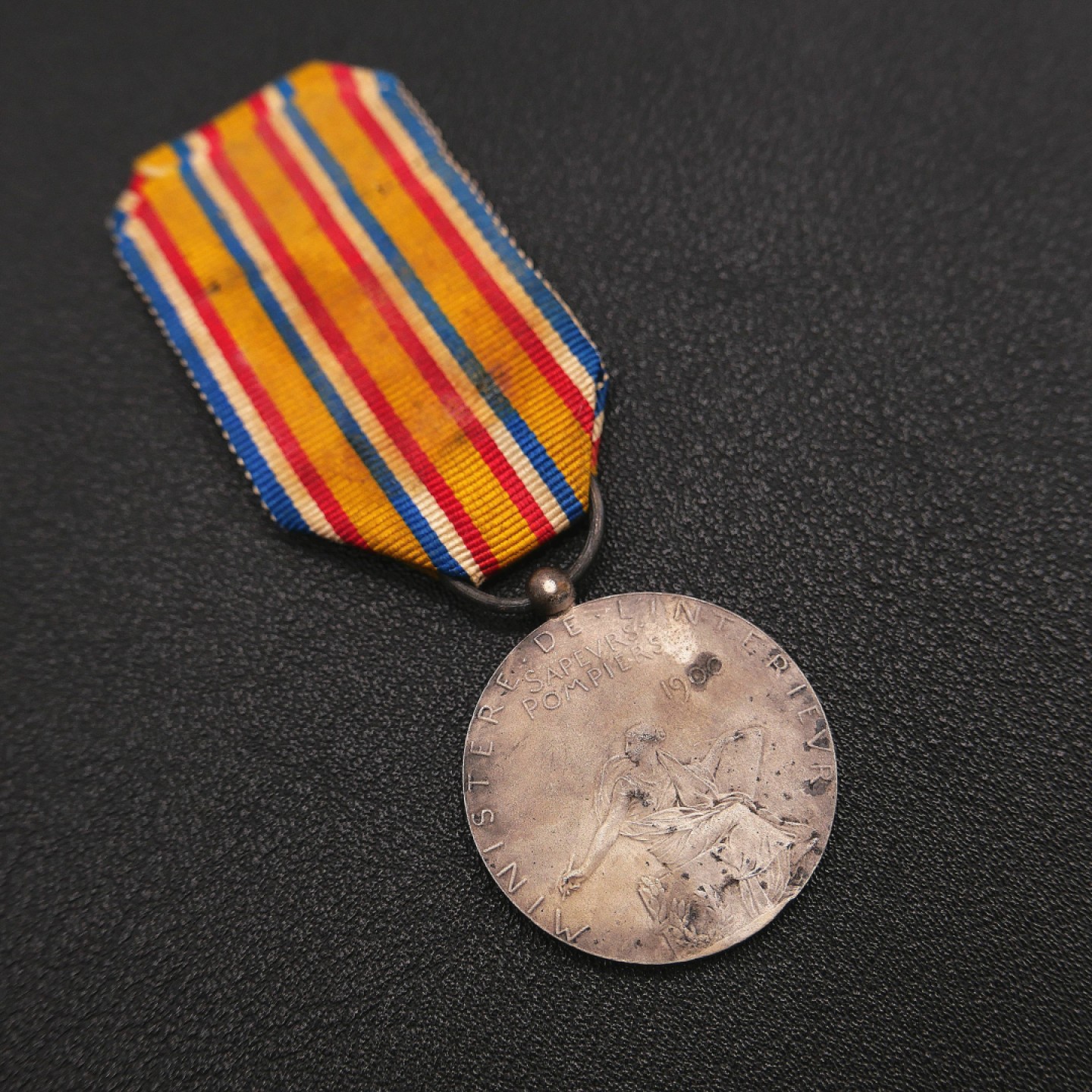 勋章奖章交易所7月23日拍卖 银质法国1900版消防奖章