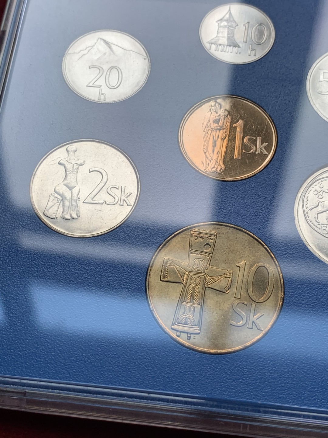 《竞宝斋》第76场-本周日，周一2场连拍（全场不限金额包邮） 原包装斯洛伐克1994年7枚套币带纪念章一枚