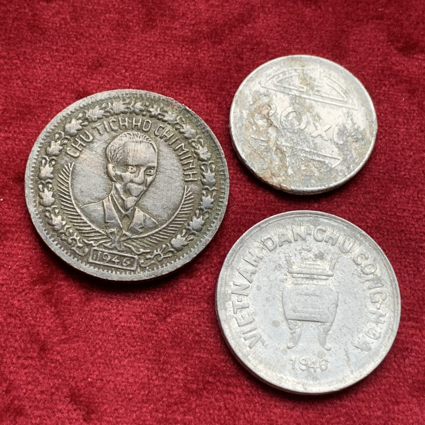 《竞宝斋》第76场-本周日，周一2场连拍（全场不限金额包邮） 北越游击队1945-1946散币三枚，20XU，5HAO，2DONG，稀