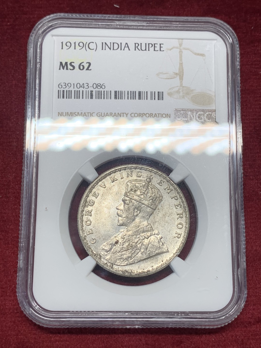 《竞宝斋》第76场-本周日，周一2场连拍（全场不限金额包邮） NGC MS62 印度 1919年 乔治五世一卢比银币 转光好品