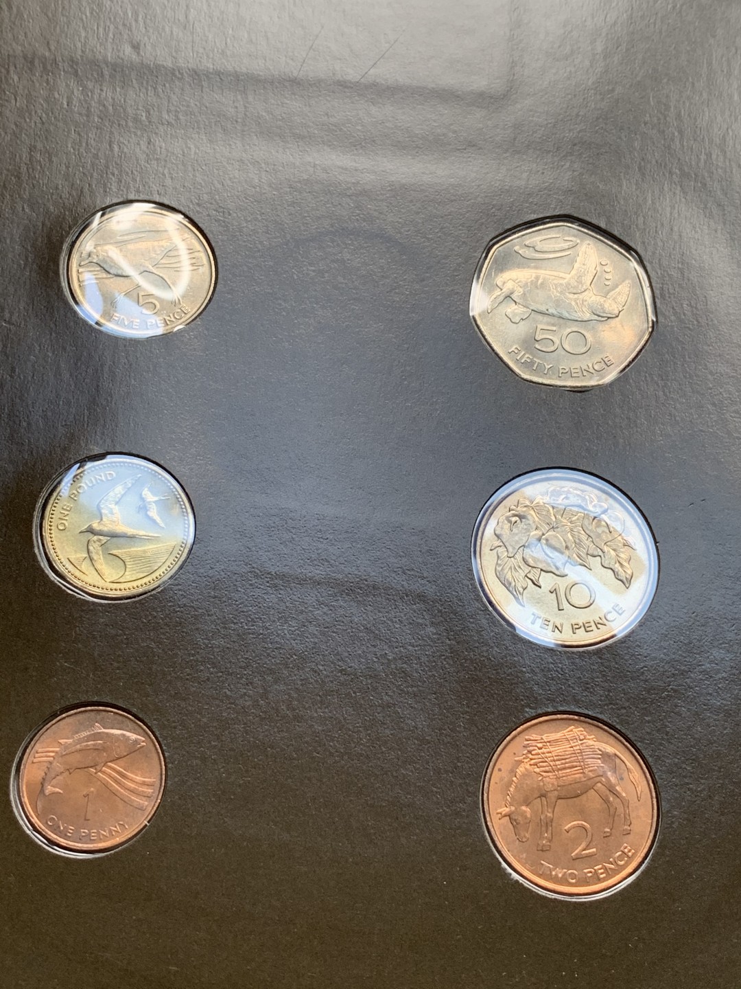 《竞宝斋》第76场-本周日，周一2场连拍（全场不限金额包邮） 2套一组 南也门1981年套币UNC共8枚+圣赫勒拿1984年清年份套币全套，富兰克林精选品种