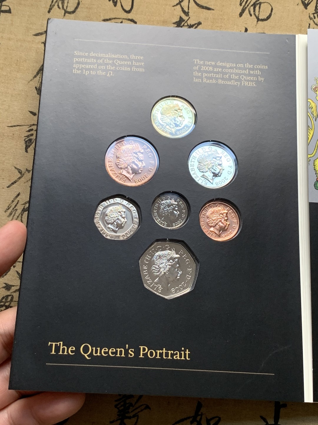 《竞宝斋》第76场-本周日，周一2场连拍（全场不限金额包邮） 原包装英国2008年7枚套币 精美拼图盾徽设计