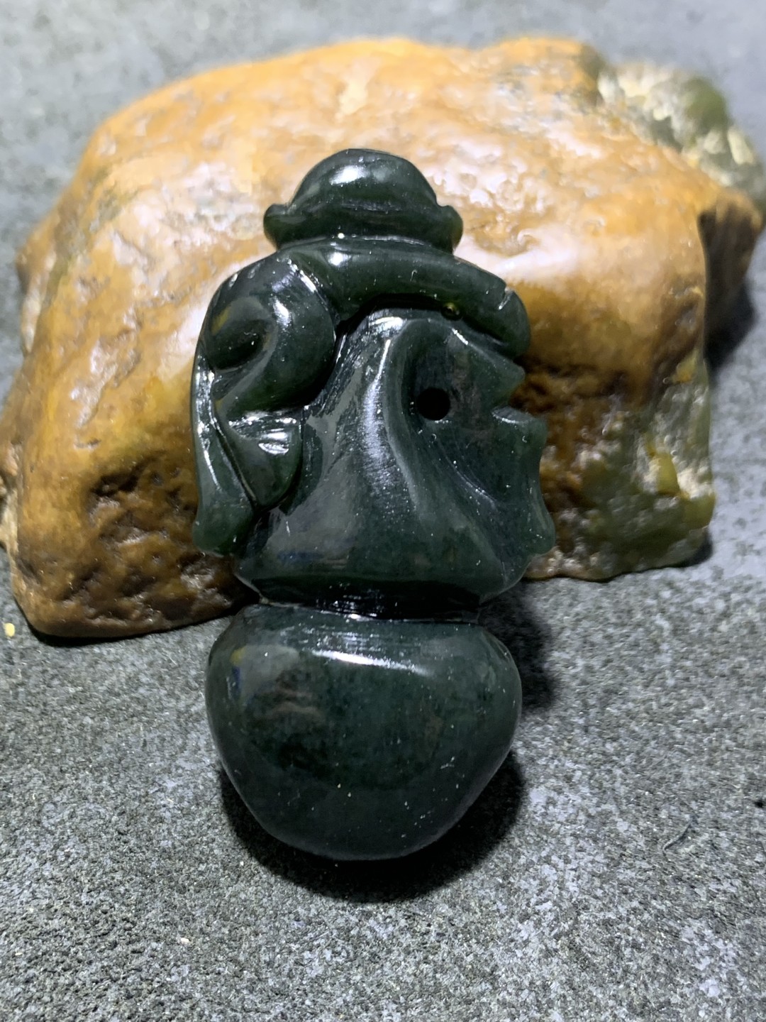 天然新疆和田青玉雕颗葫芦猴一个，寓意（福禄侯）