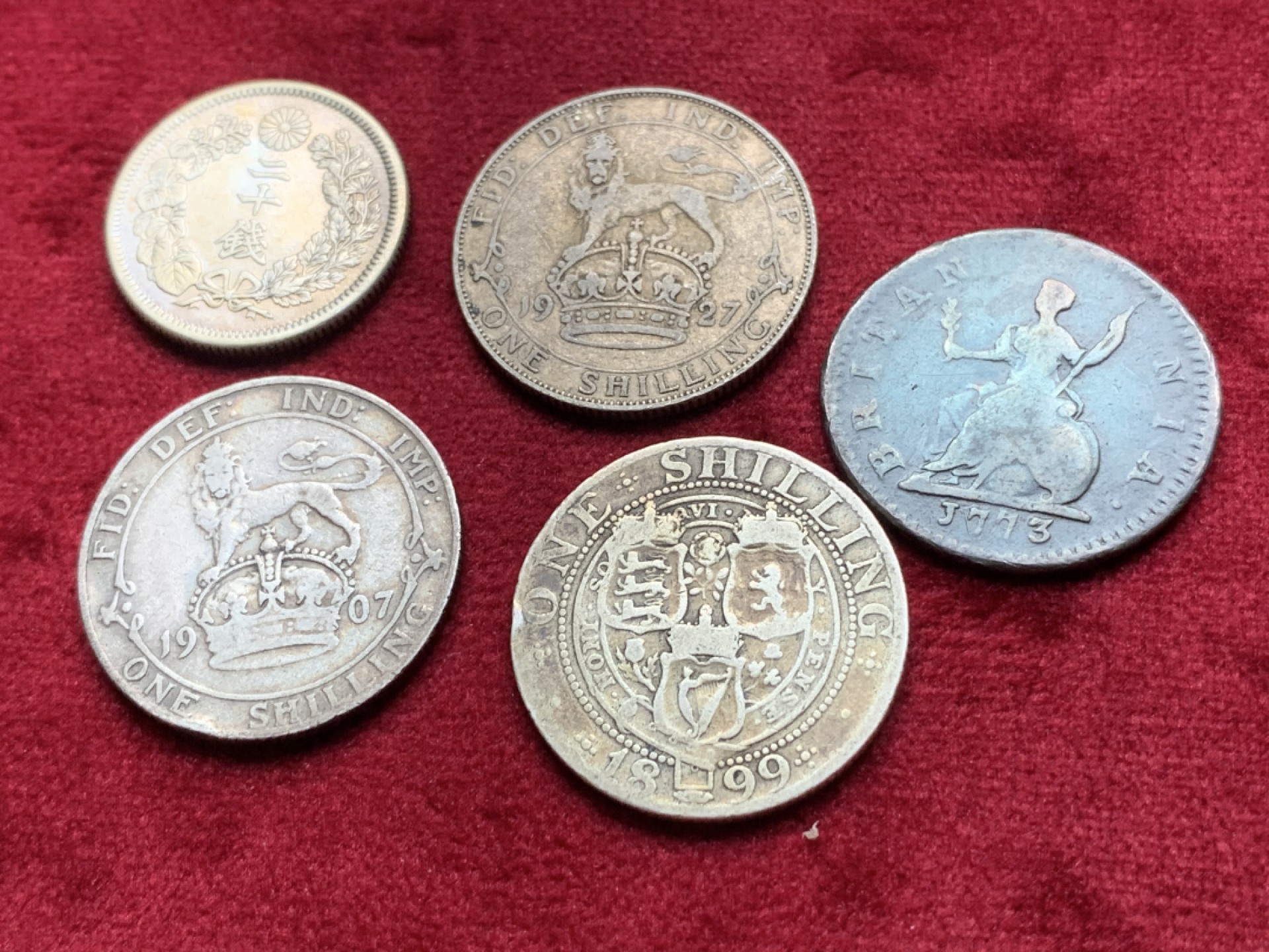 《竞宝斋》第76场-本周日，周一2场连拍（全场不限金额包邮） 好品相英国先令三枚和一枚状态不错的1773法新，还有一枚UNC旭日二十钱，五枚一起