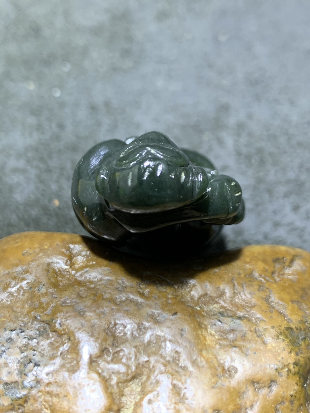 天然新疆和田青玉雕颗葫芦猴一个，寓意（福禄侯）