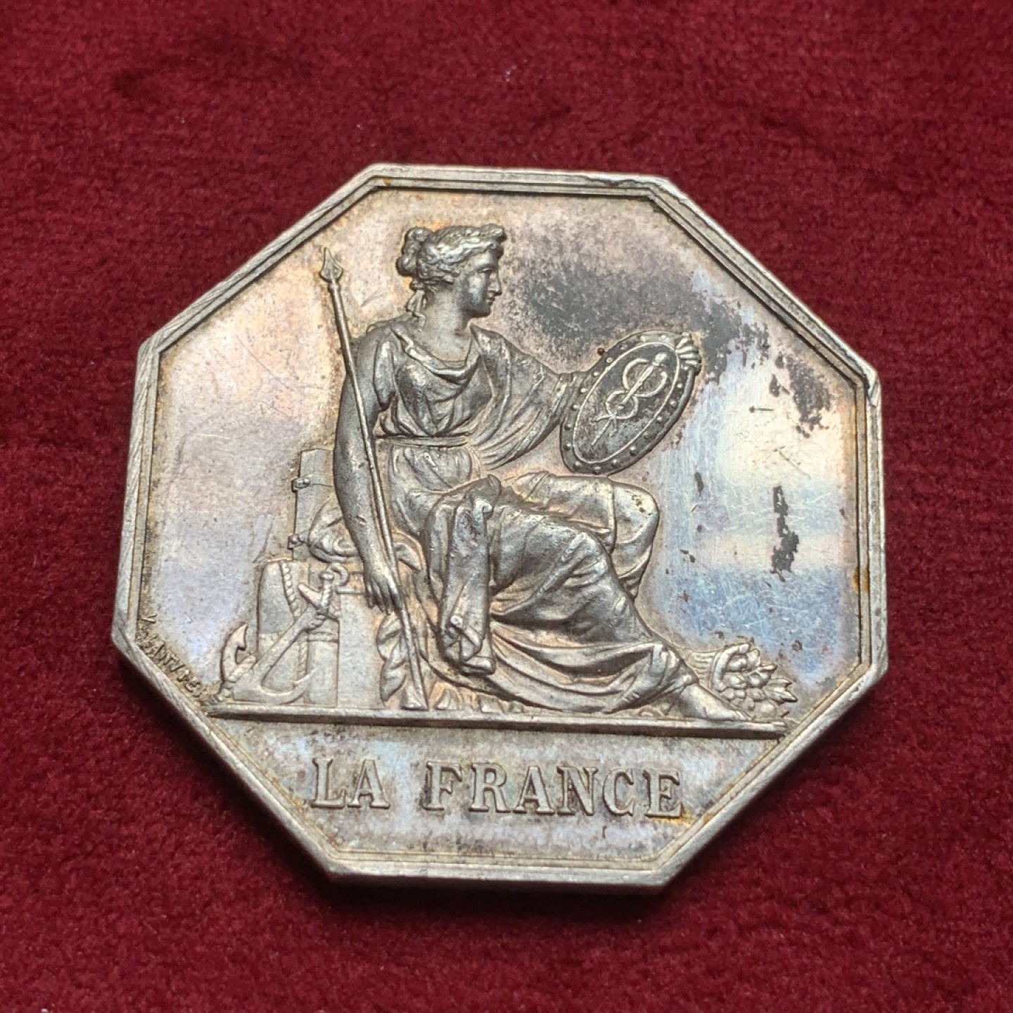 《竞宝斋》第76场-本周日，周一2场连拍（全场不限金额包邮） 法国女神保险八角银章，19.2克36mm手指AR边铭