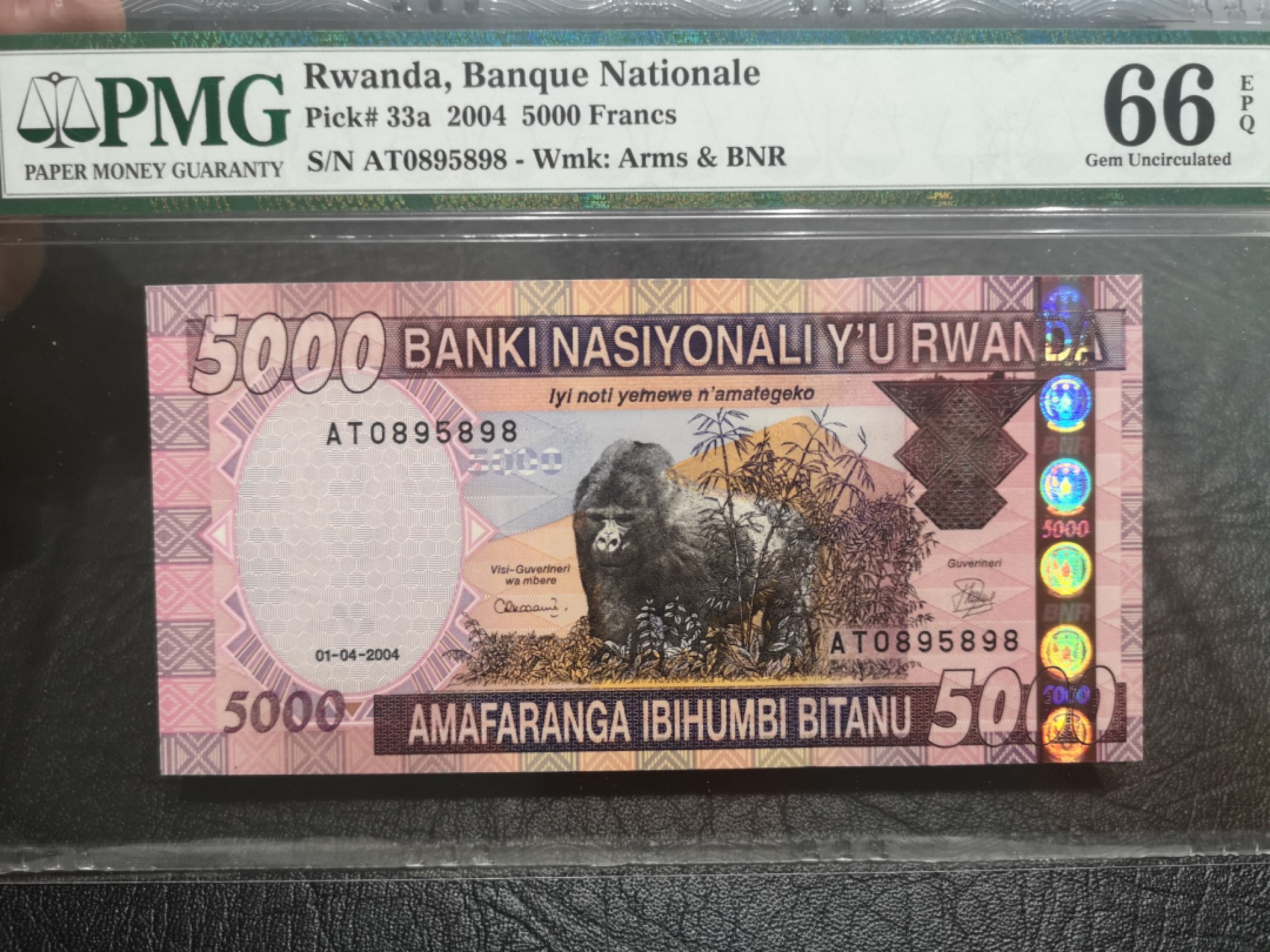 《外钞收藏家》第一百九十期 2004年卢旺达5000法郎 PMG66 无47尾8