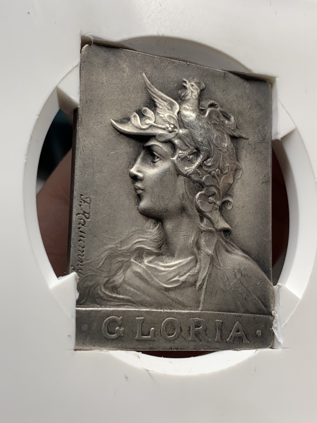 《竞宝斋》第76场-本周日，周一2场连拍（全场不限金额包邮） 法国 1880年代 雄鸡柯林斯头盔女神 Rasummy作品 45×34mm  950银33.95g 状态很不错