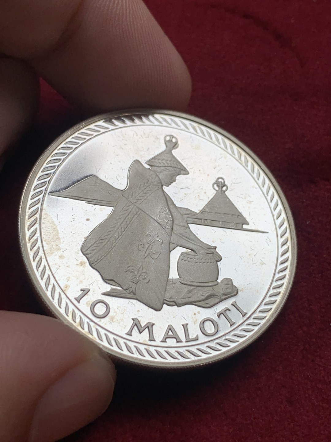 《竞宝斋》第76场-本周日，周一2场连拍（全场不限金额包邮） PROOF原包装证书莱索托1976年10马洛蒂纪念银币十周年独立纪念  发行量2100枚  25.08g   0.925