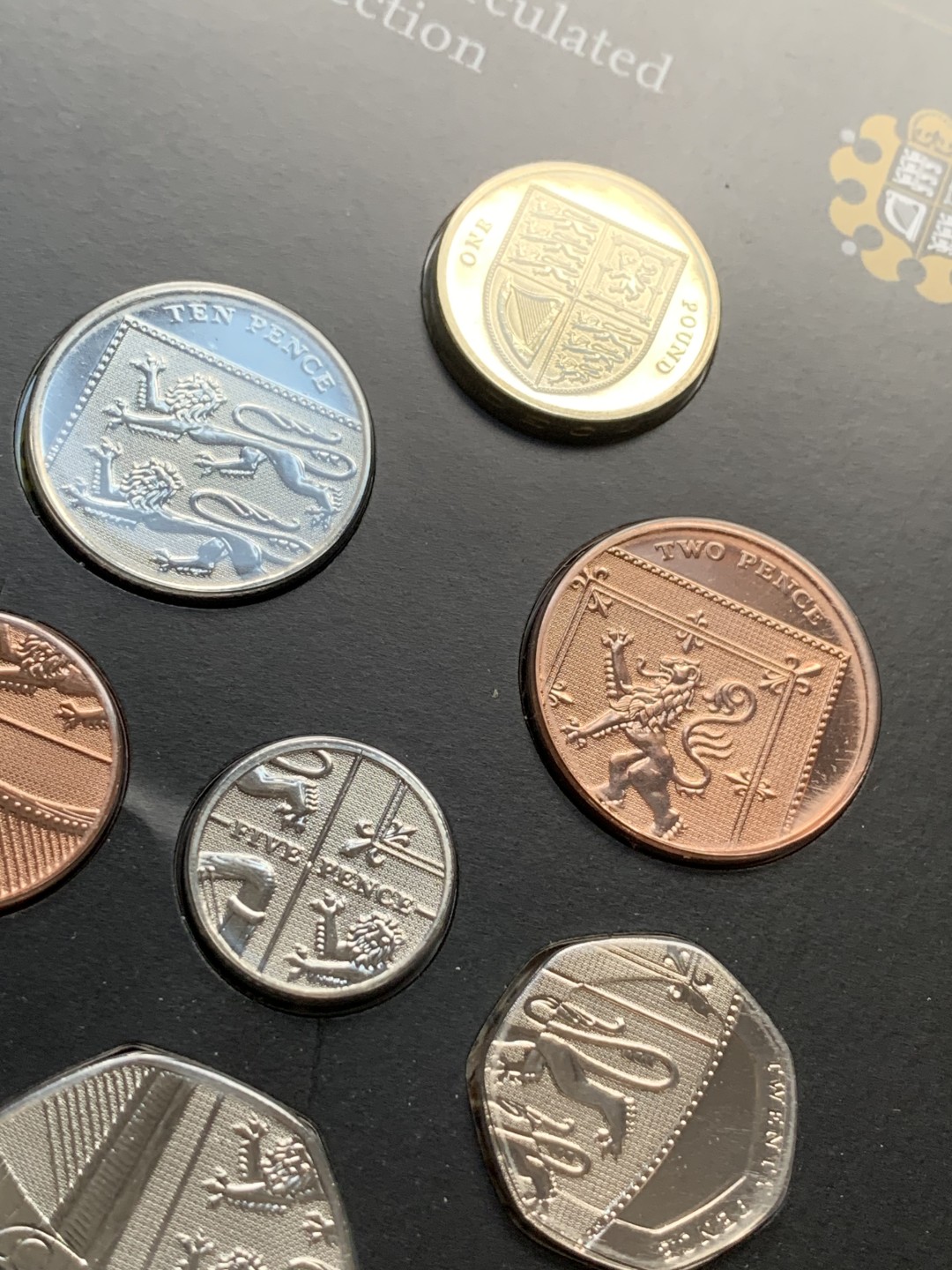 《竞宝斋》第76场-本周日，周一2场连拍（全场不限金额包邮） 原包装英国2008年7枚套币 精美拼图盾徽设计