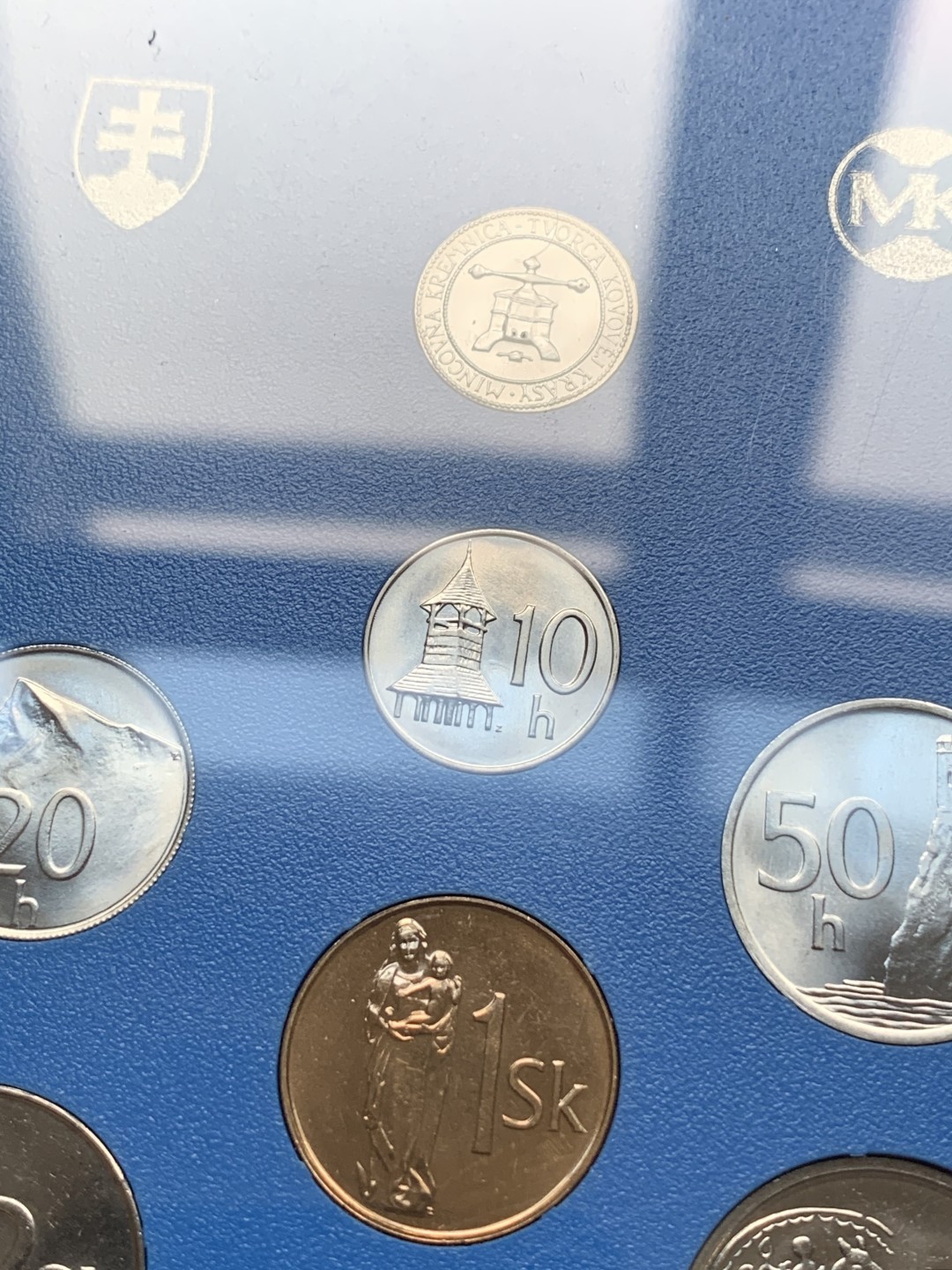 《竞宝斋》第76场-本周日，周一2场连拍（全场不限金额包邮） 原包装斯洛伐克1994年7枚套币带纪念章一枚