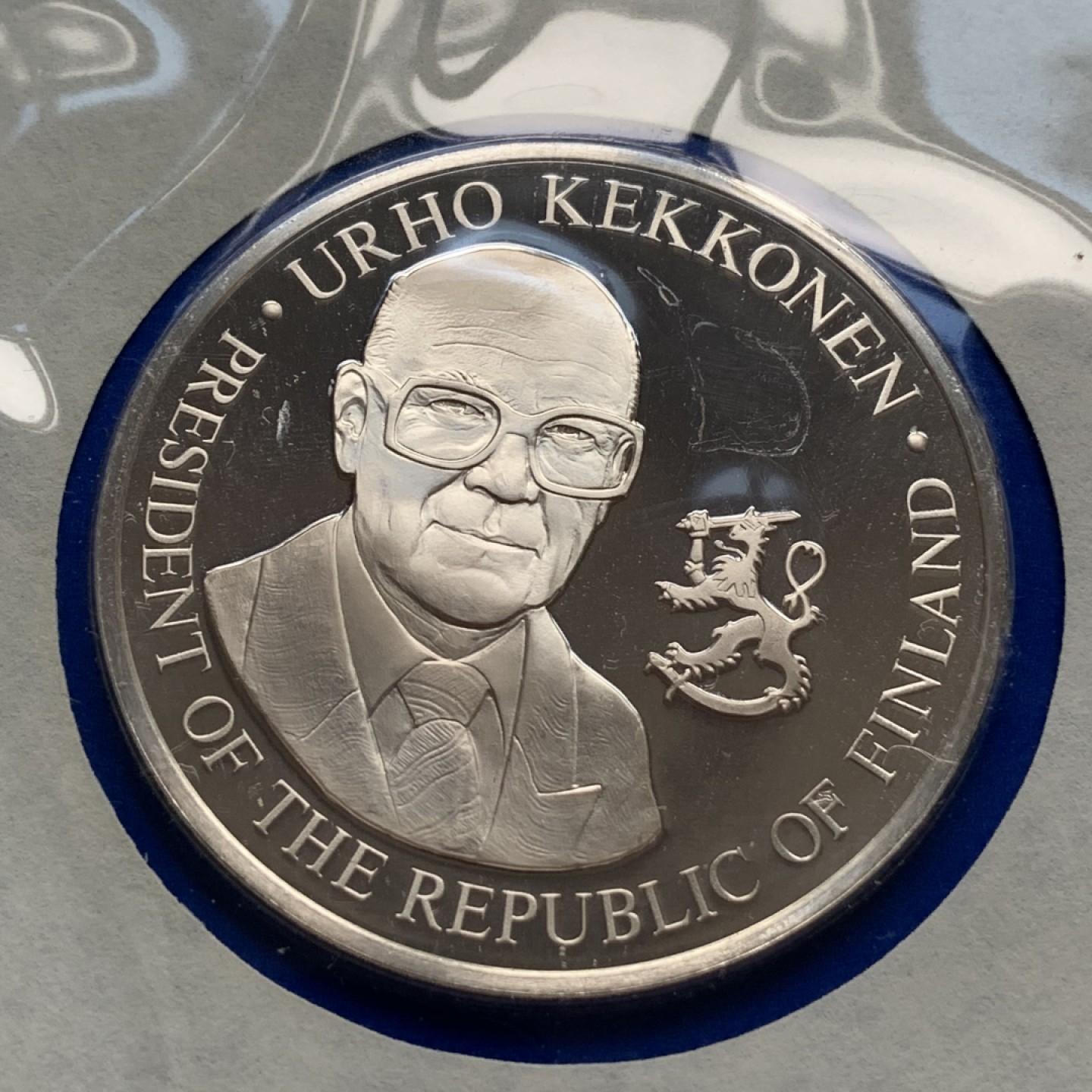 《竞宝斋》第76场-本周日，周一2场连拍（全场不限金额包邮） PROOF原包装证书芬兰1976年总统访美纪念银章  50g多