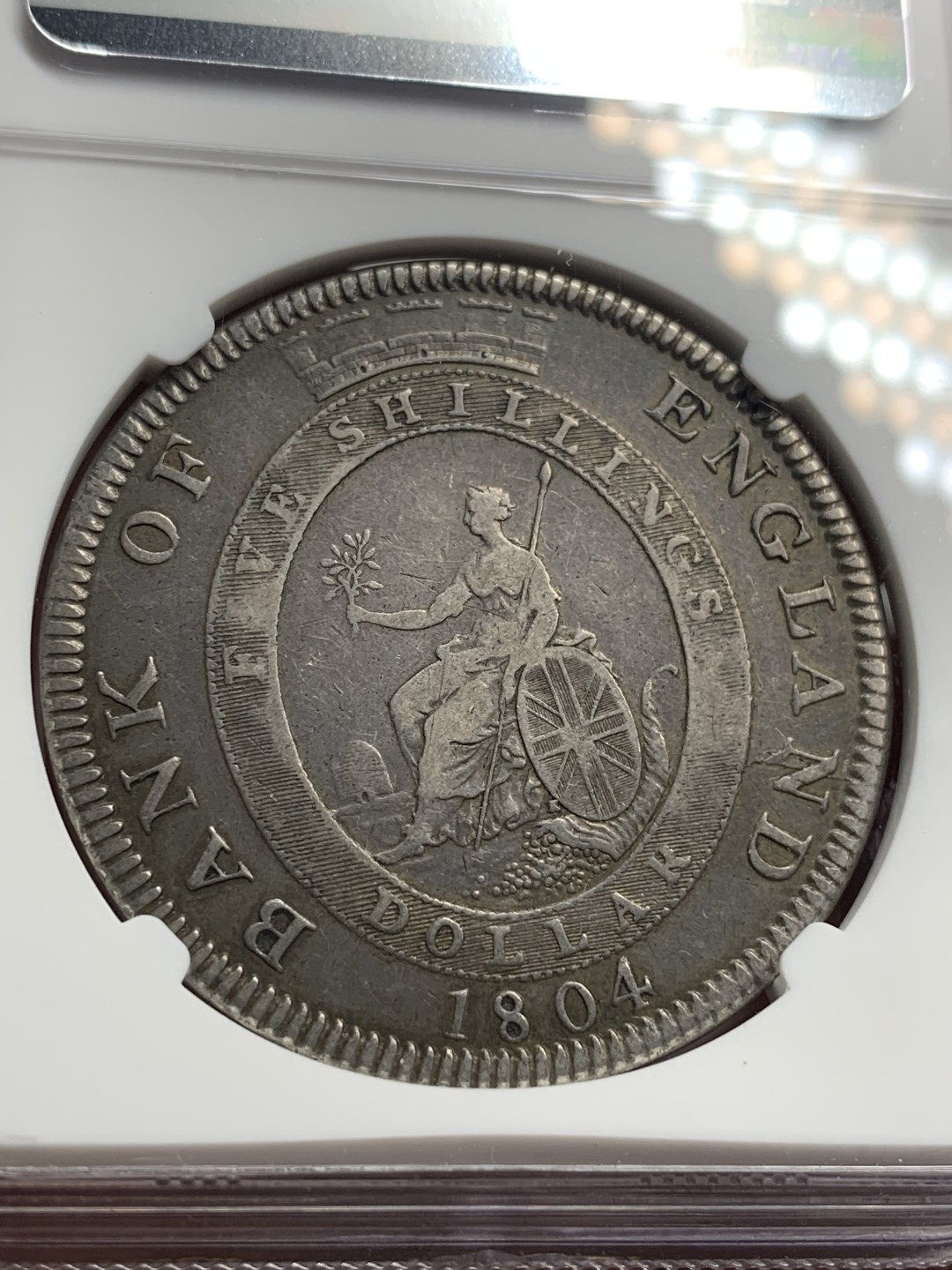 《竞宝斋》第76场-本周日，周一2场连拍（全场不限金额包邮） NGC-VF35 英国乔三 1804年 英格兰银行 5先令大银币 一流的传世包浆 暴涨品种