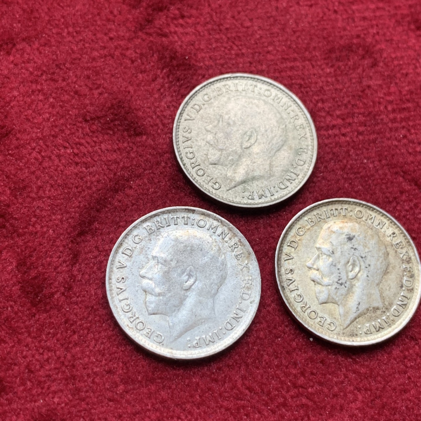 《竞宝斋》第76场-本周日，周一2场连拍（全场不限金额包邮） 三枚AU-UNC乔治五世三便士，2枚高银版  同批送评58分