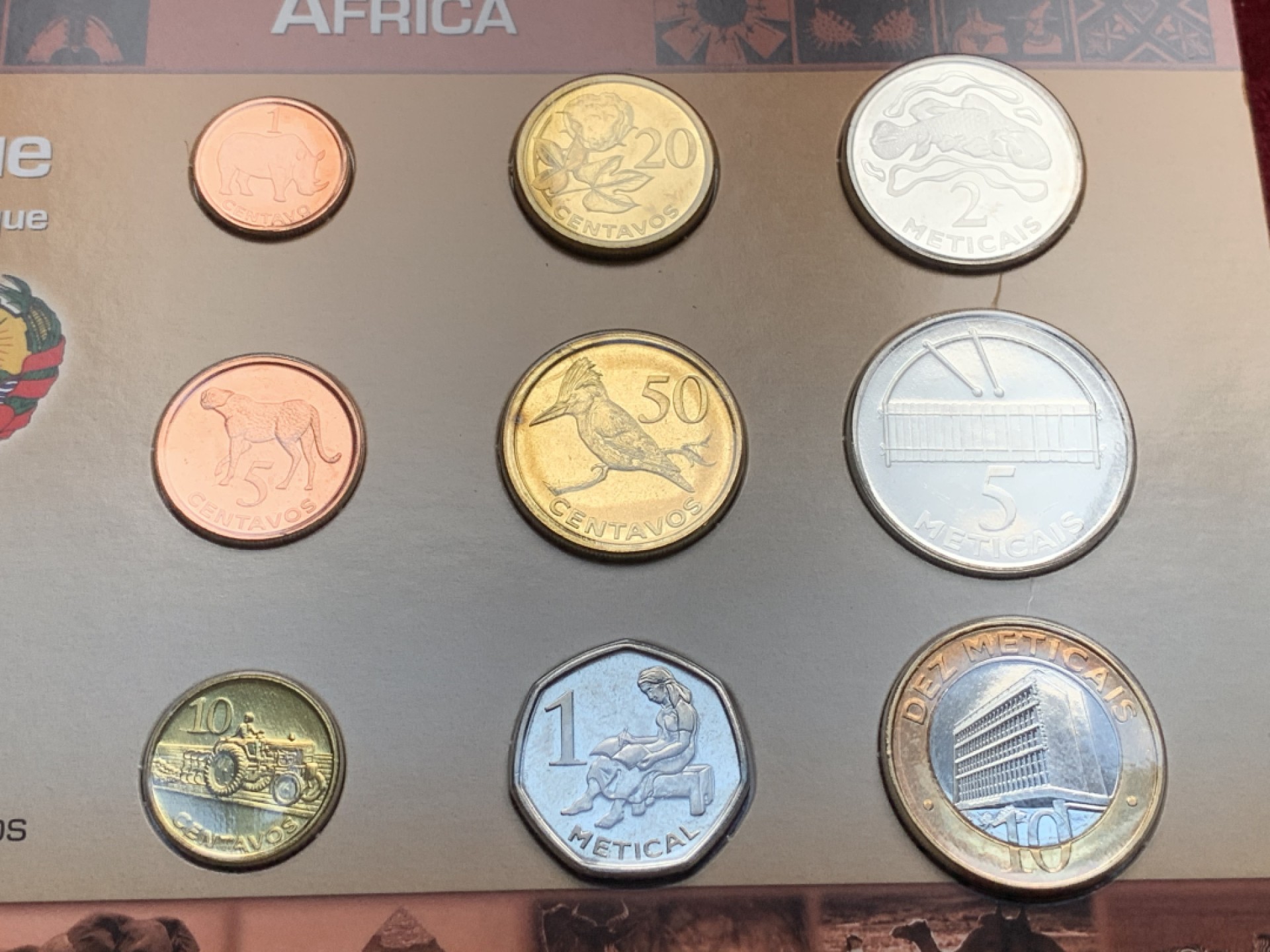 《竞宝斋》第76场-本周日，周一2场连拍（全场不限金额包邮） 莫桑比克2006年清年份套币全套BU，带币商证书一张