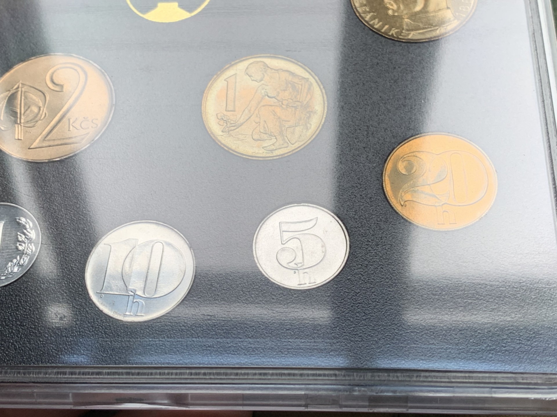 《竞宝斋》第76场-本周日，周一2场连拍（全场不限金额包邮） 捷克斯洛伐克1991年官方原封套币，1哈莱-10克朗，BU好品！