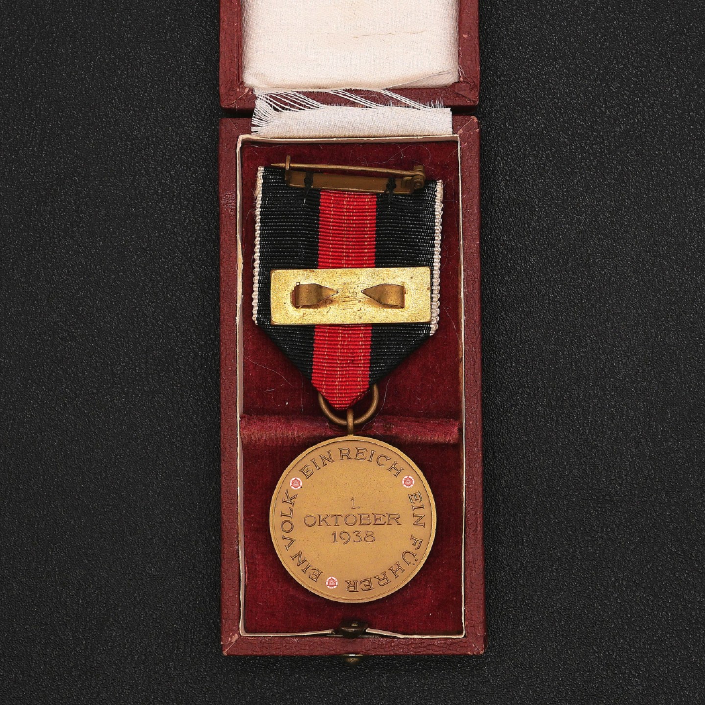 勋章奖章交易所7月23日拍卖 原盒德国苏台德合并奖章（配布拉格城堡勋饰）