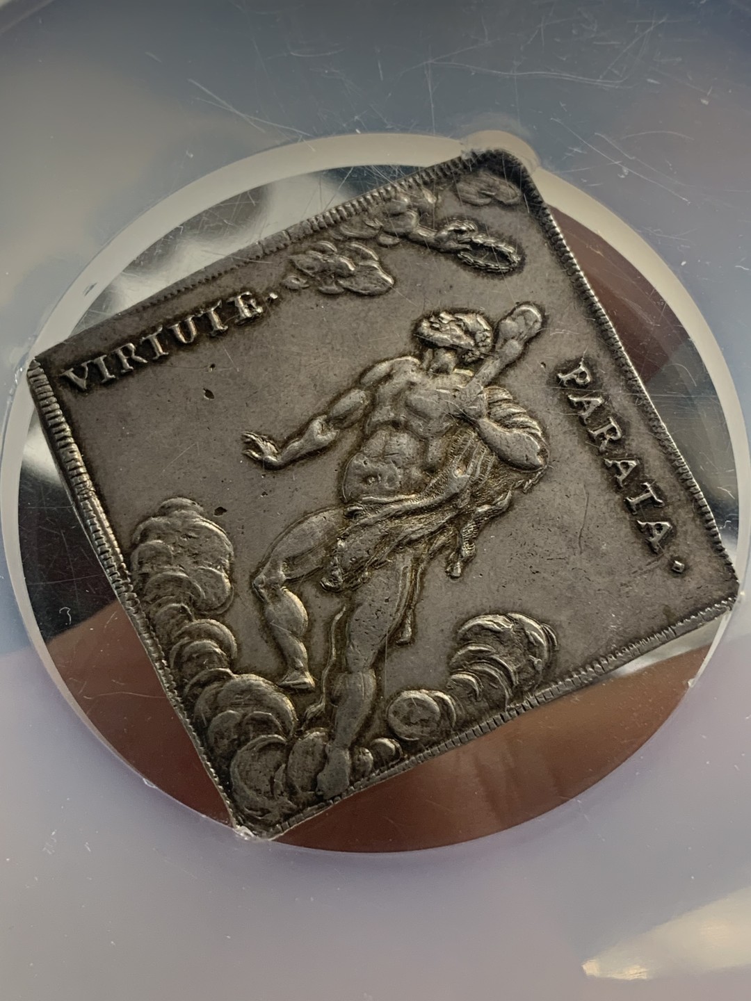 《竞宝斋》第76场-本周日，周一2场连拍（全场不限金额包邮） NGC MS62 1679年萨克森奈梅亨和平方型泰勒 纪念法荷战争结束奈梅亨条约缔结的泰勒，稀少品种，唯一冠军分