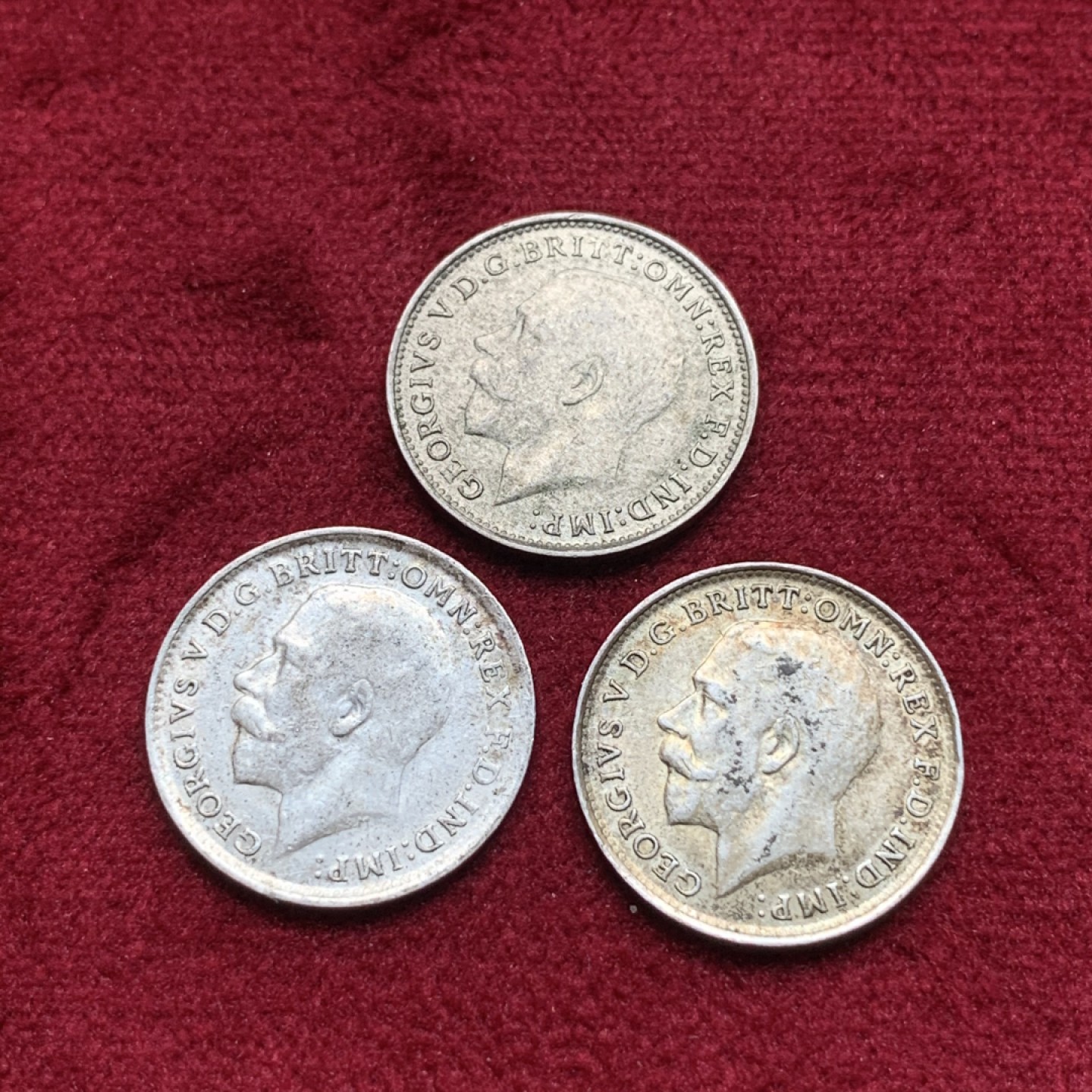 《竞宝斋》第76场-本周日，周一2场连拍（全场不限金额包邮） 三枚AU-UNC乔治五世三便士，2枚高银版  同批送评58分