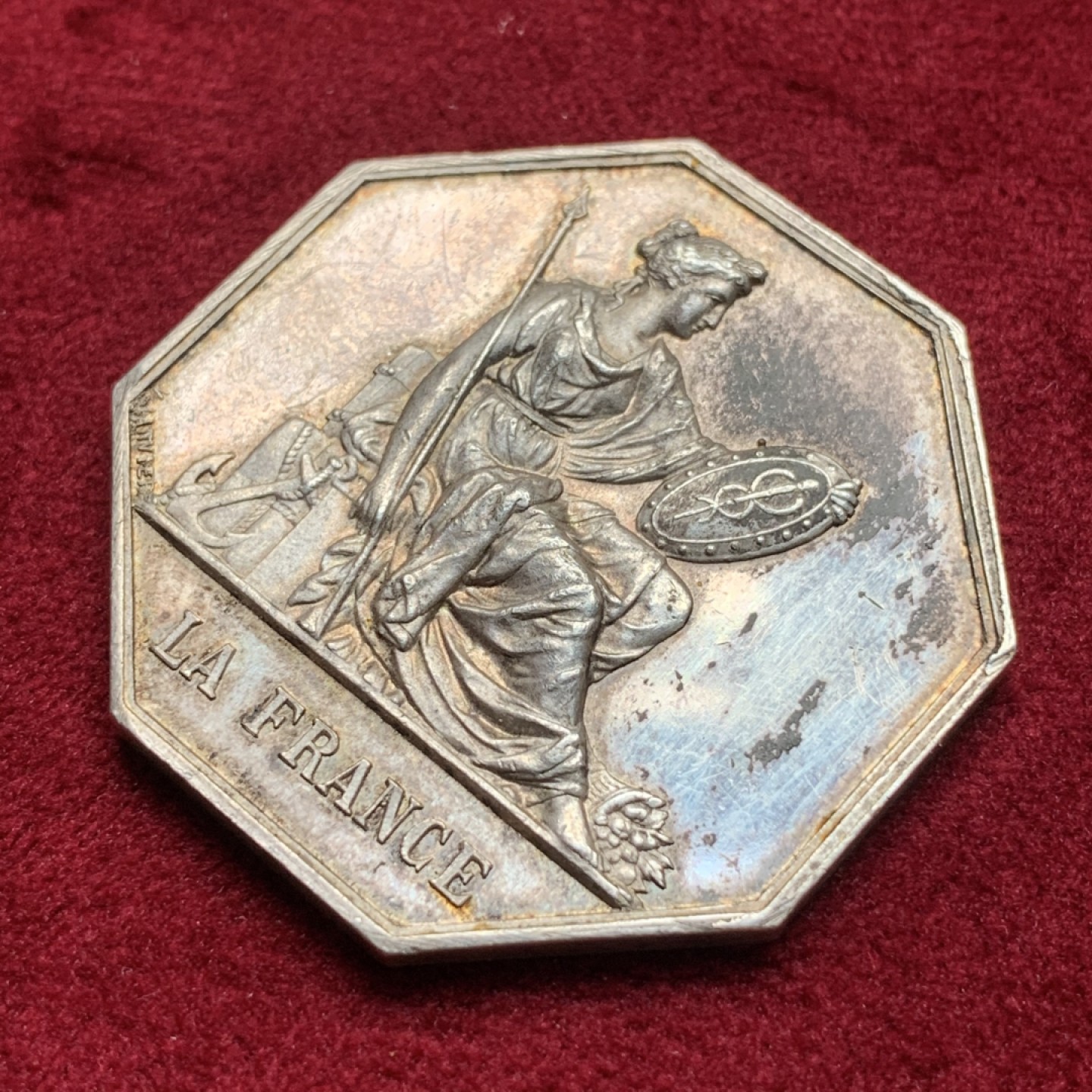 《竞宝斋》第76场-本周日，周一2场连拍（全场不限金额包邮） 法国女神保险八角银章，19.2克36mm手指AR边铭