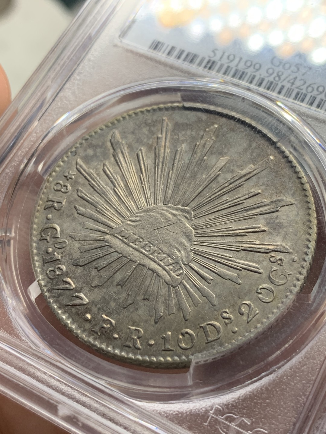 《竞宝斋》第76场-本周日，周一2场连拍（全场不限金额包邮） PCGS UNC鹰洋1877年GO FR 未流通 五彩包浆氧化极其到位、强转光，状态极其到位，非常可惜，幸运帽有上有划痕。
