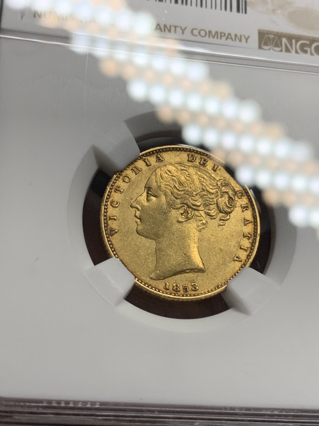 《竞宝斋》第76场-本周日，周一2场连拍（全场不限金额包邮） NGC-AU55 英国 1853年 维多利亚女神年轻头 1英镑金币 早期年份有这个状态已经非常难得